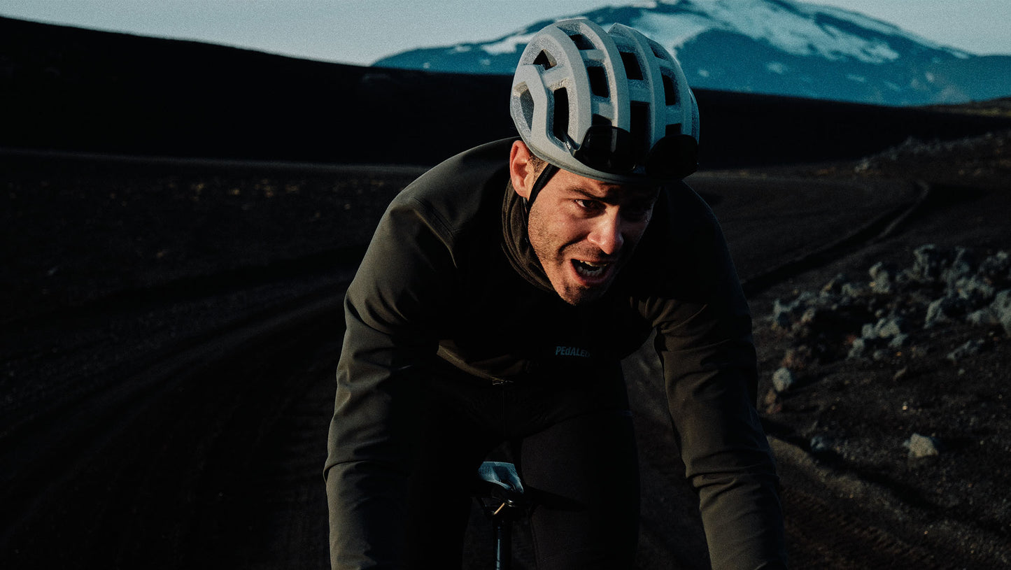 23WWJOD77PE_3_men cycling waterproof jacket odyssey adventure pedaled 1