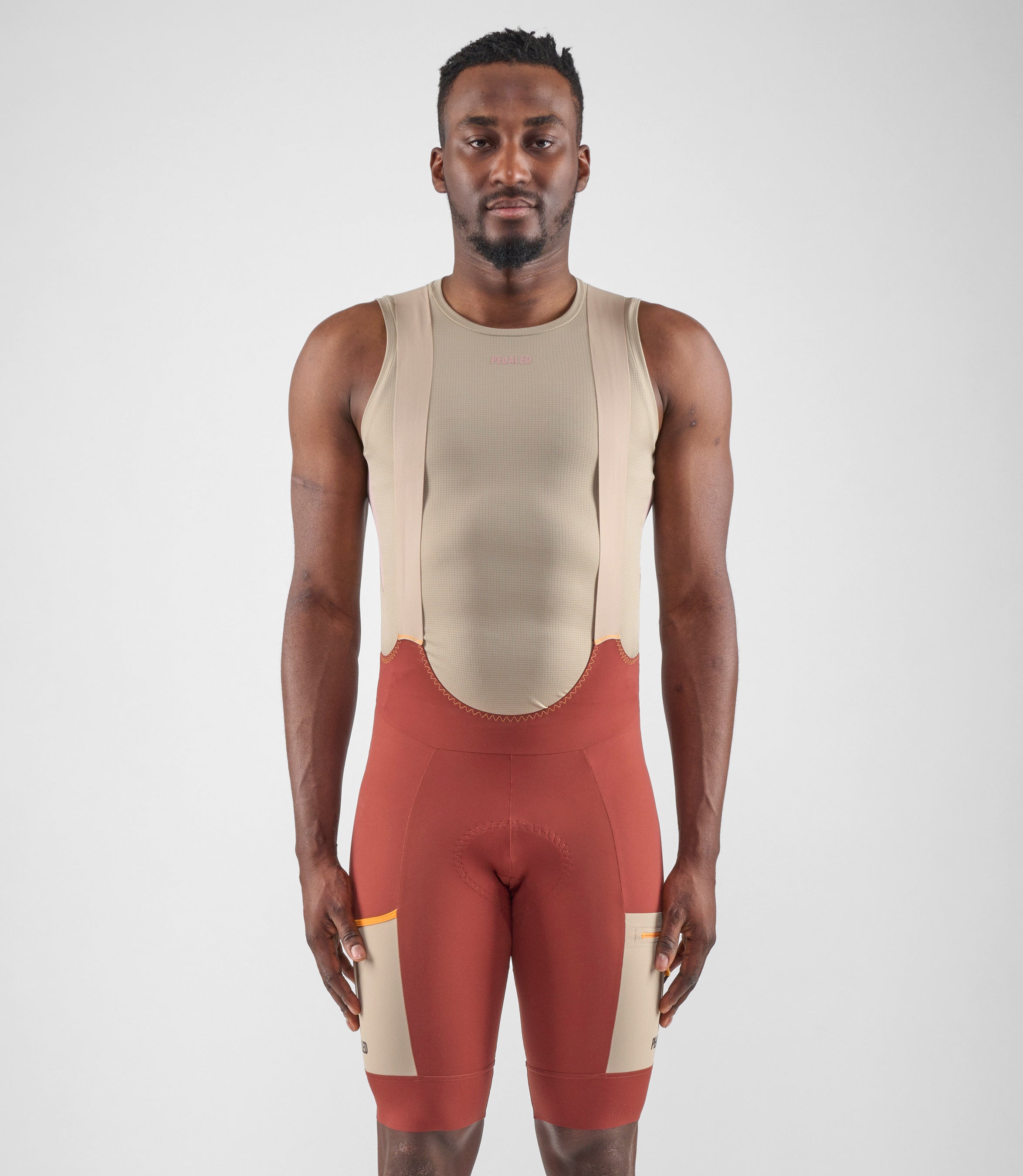 24SBBOD75PE_3_men cycling cargo bibshort dark red odyssey total body front pedaled