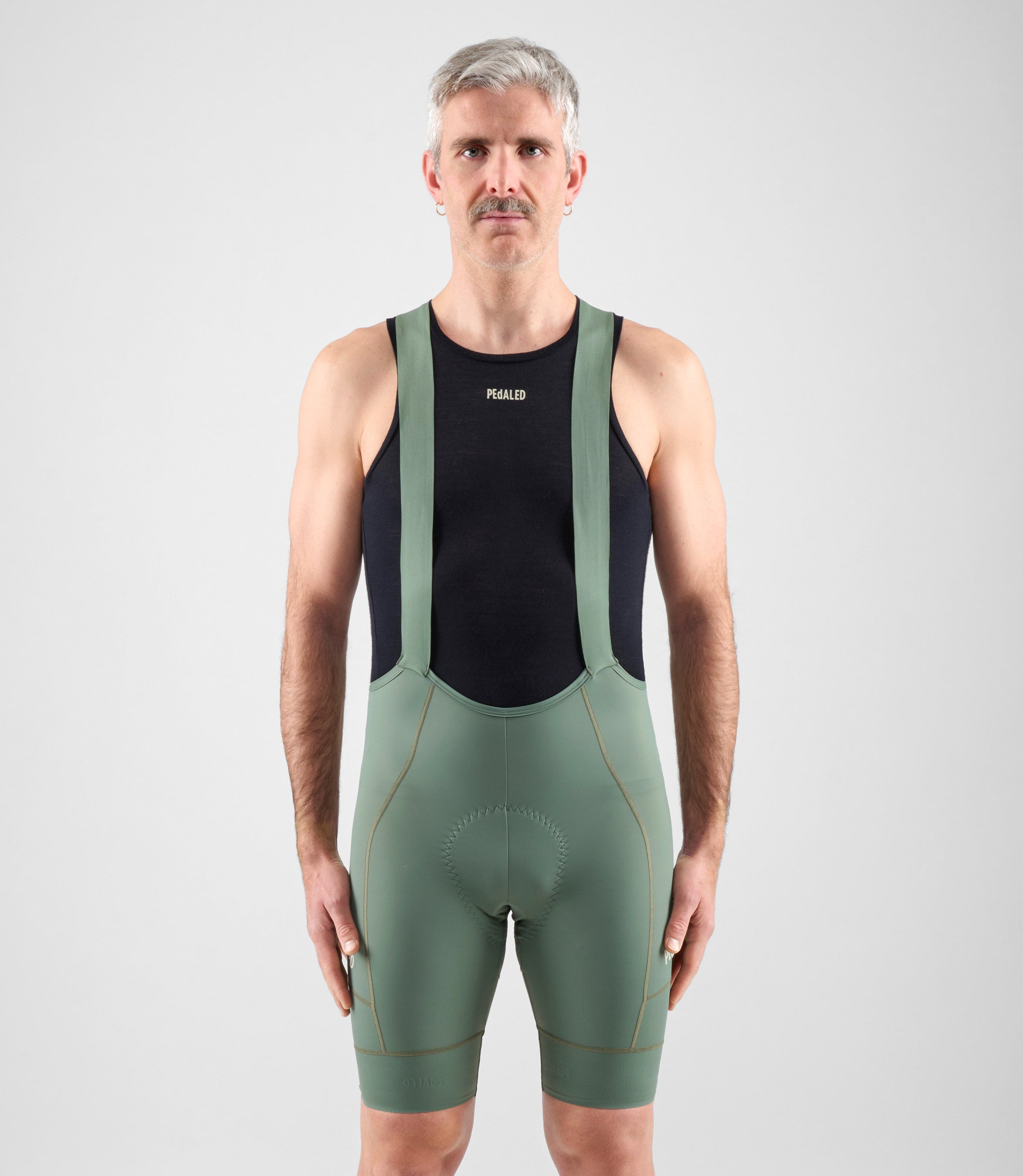 24SMBEL00PE_3_men cycling baselayer merino element black total body front pedaled