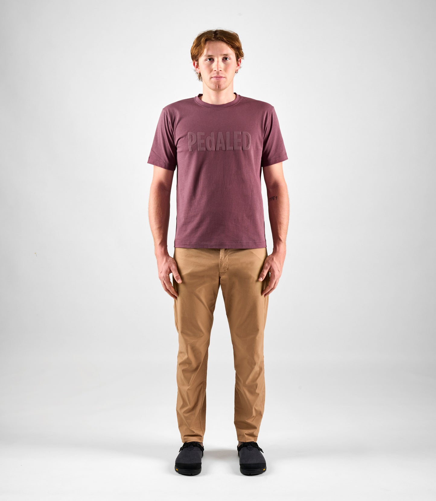 24SPALI04PE_3_urban pants beige lifewear total body front pedaled