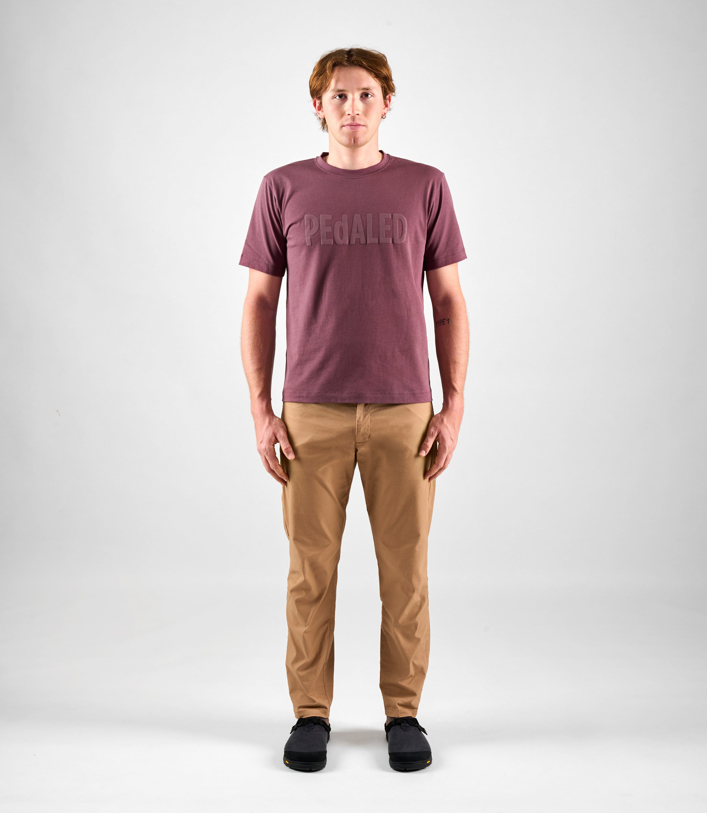 24SPALI04PE_3_urban pants beige lifewear total body front pedaled