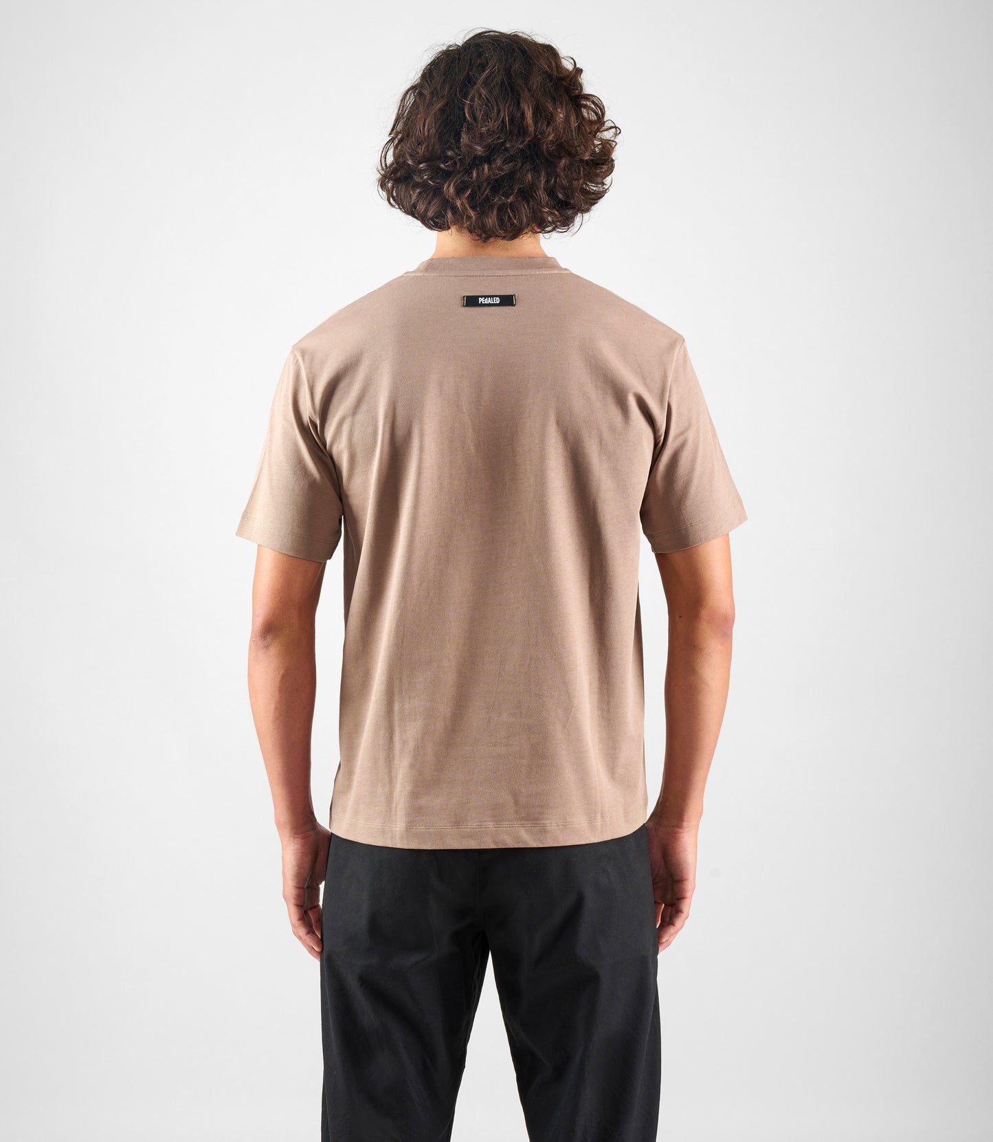 24STSLO16PE_4_cotton tshirt light grey logo total body back pedaled