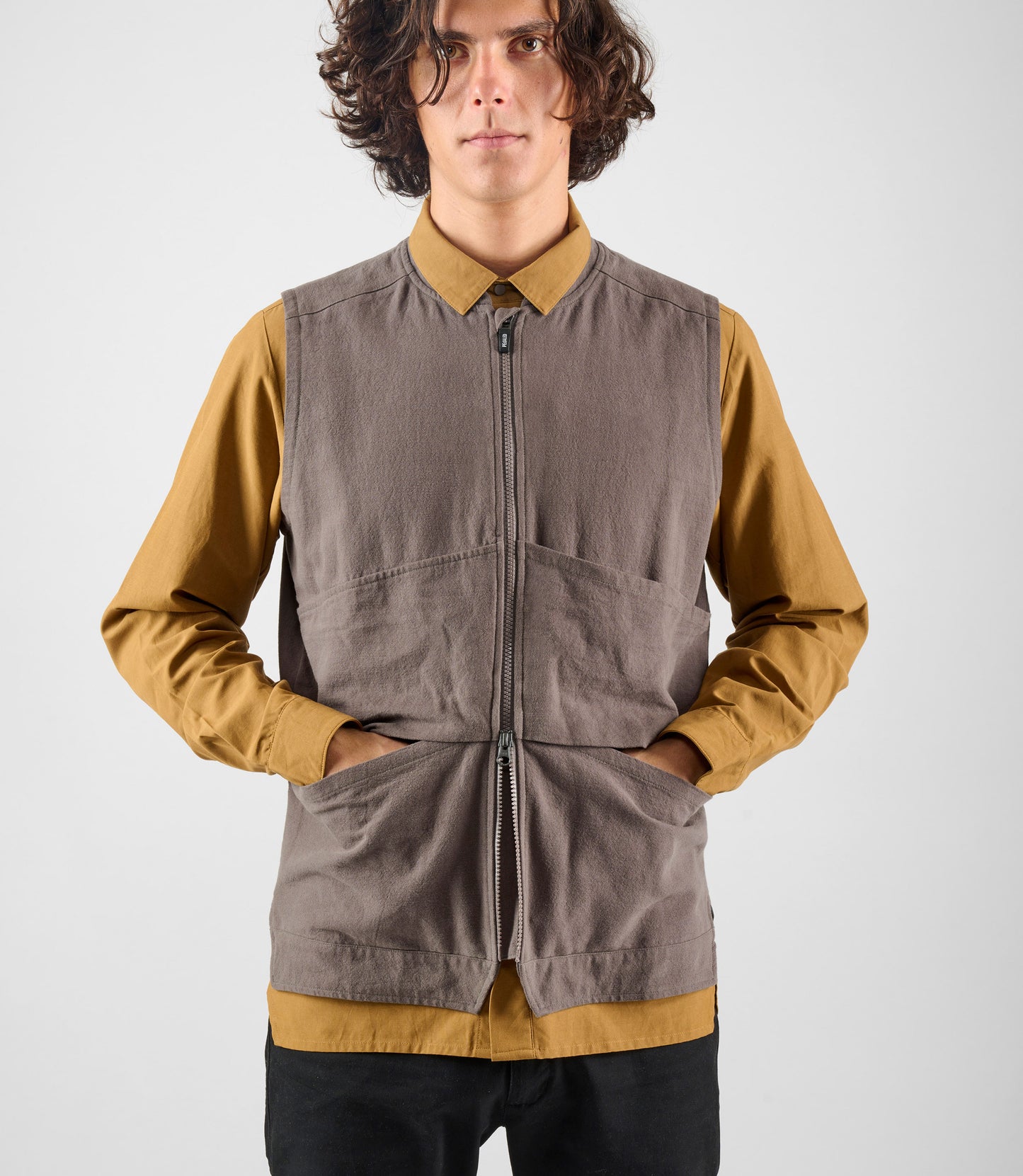 24SVELI00PE_10_urban vest black lifewear front open pocket 2 pedaled