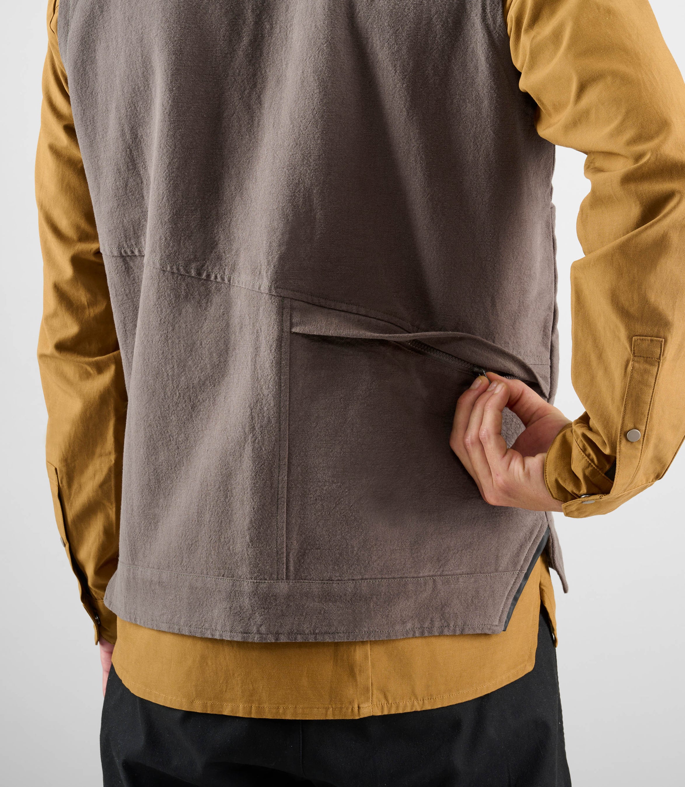 24SVELI00PE_8_urban vest black lifewear back pocket pedaled