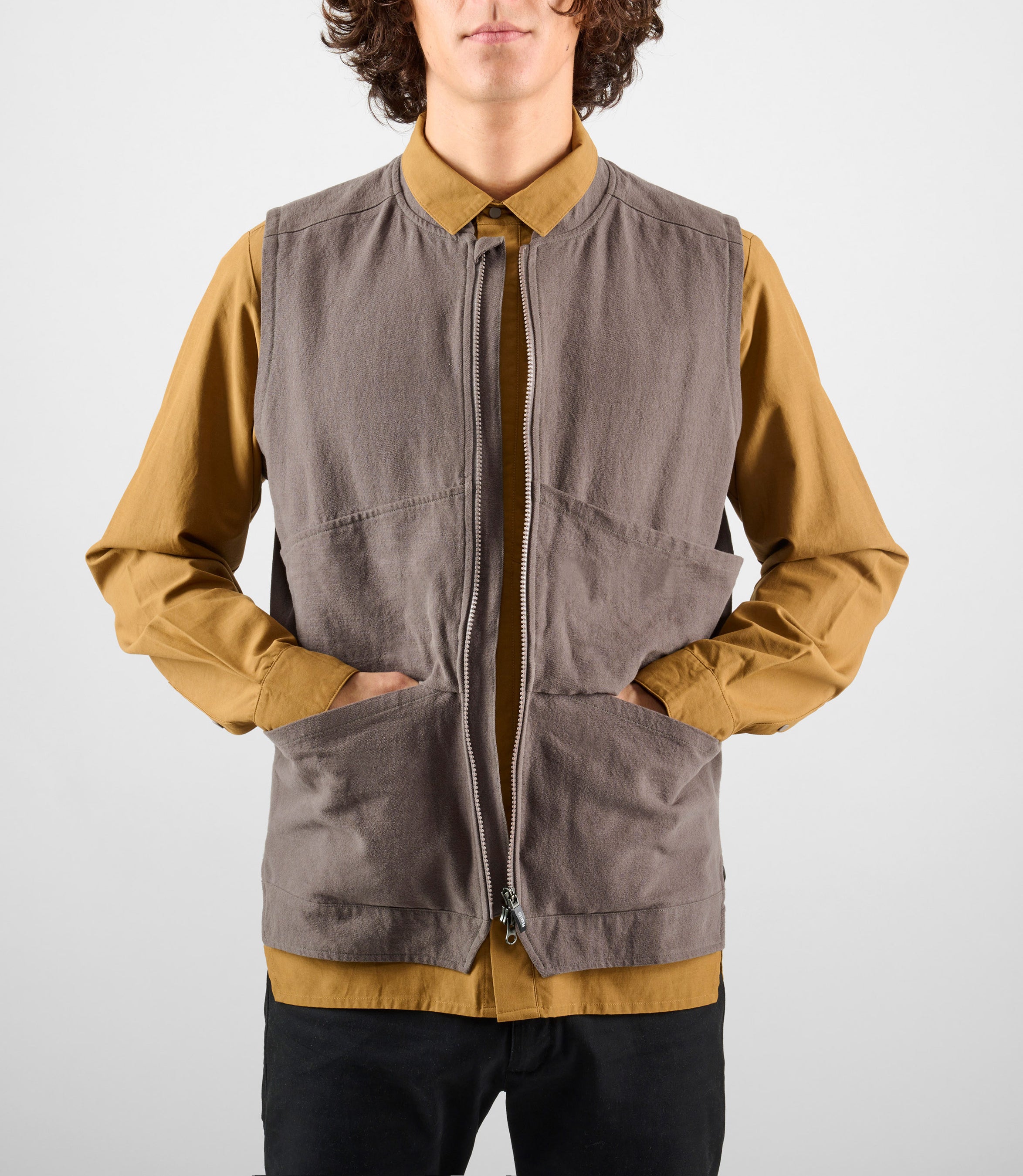 24SVELI00PE_9_urban vest black lifewear front open pocket pedaled