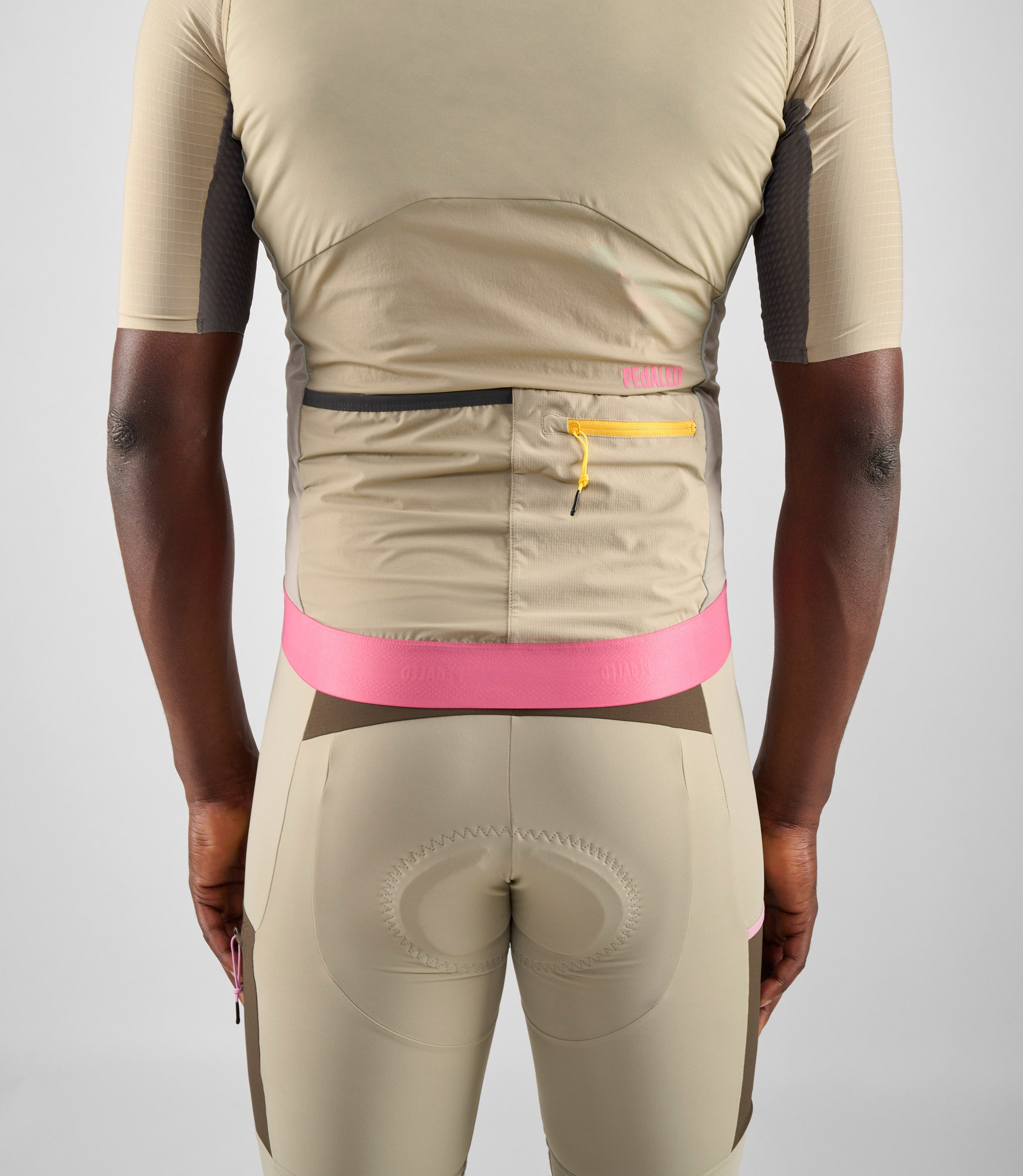 24SVEOD37PE_9_men cycling insulated vest light green odyssey back pocket pedaled