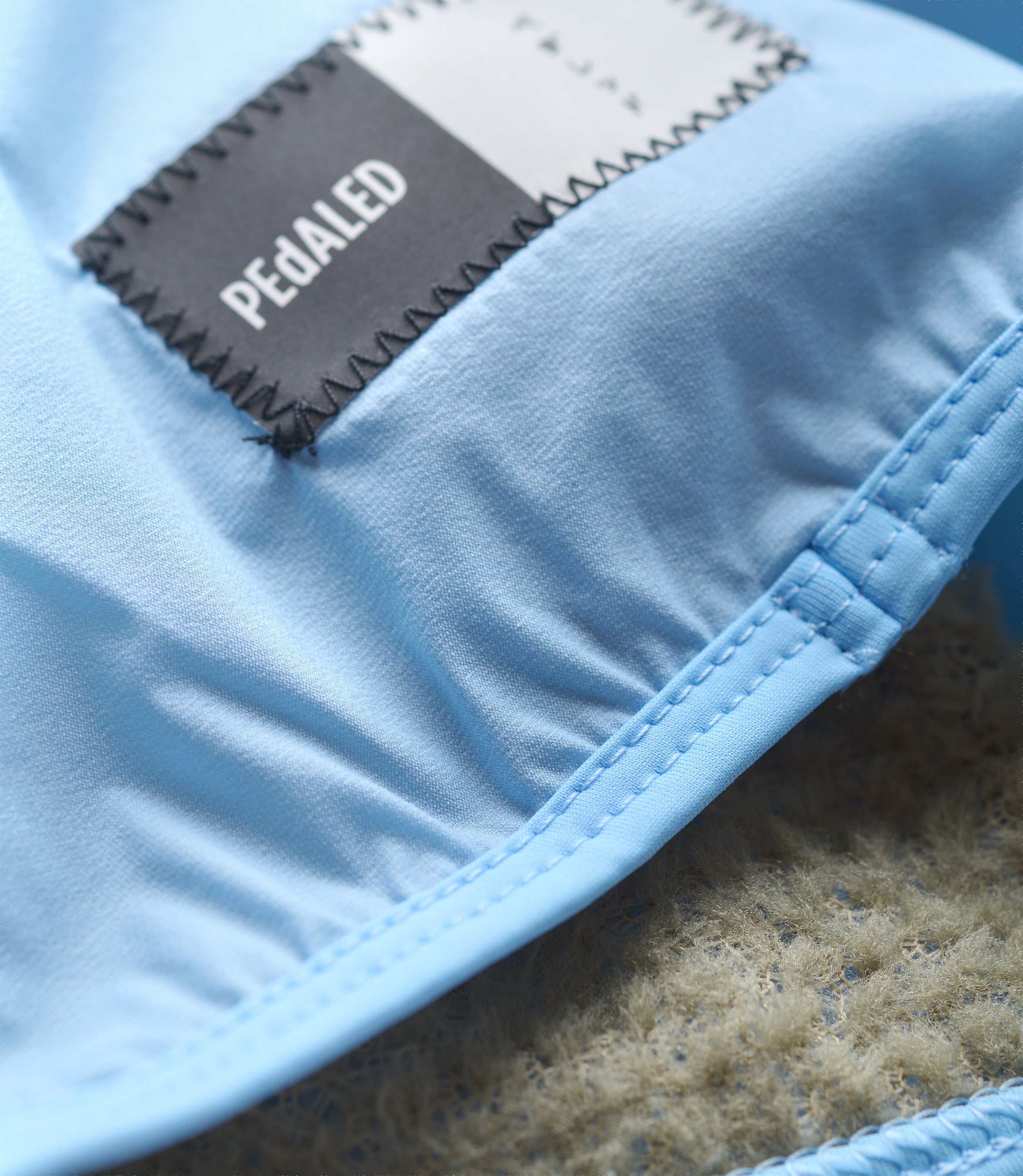 24WANEL08PE_2_cycling neck warmer polartec alpha light blue element detail pedaled