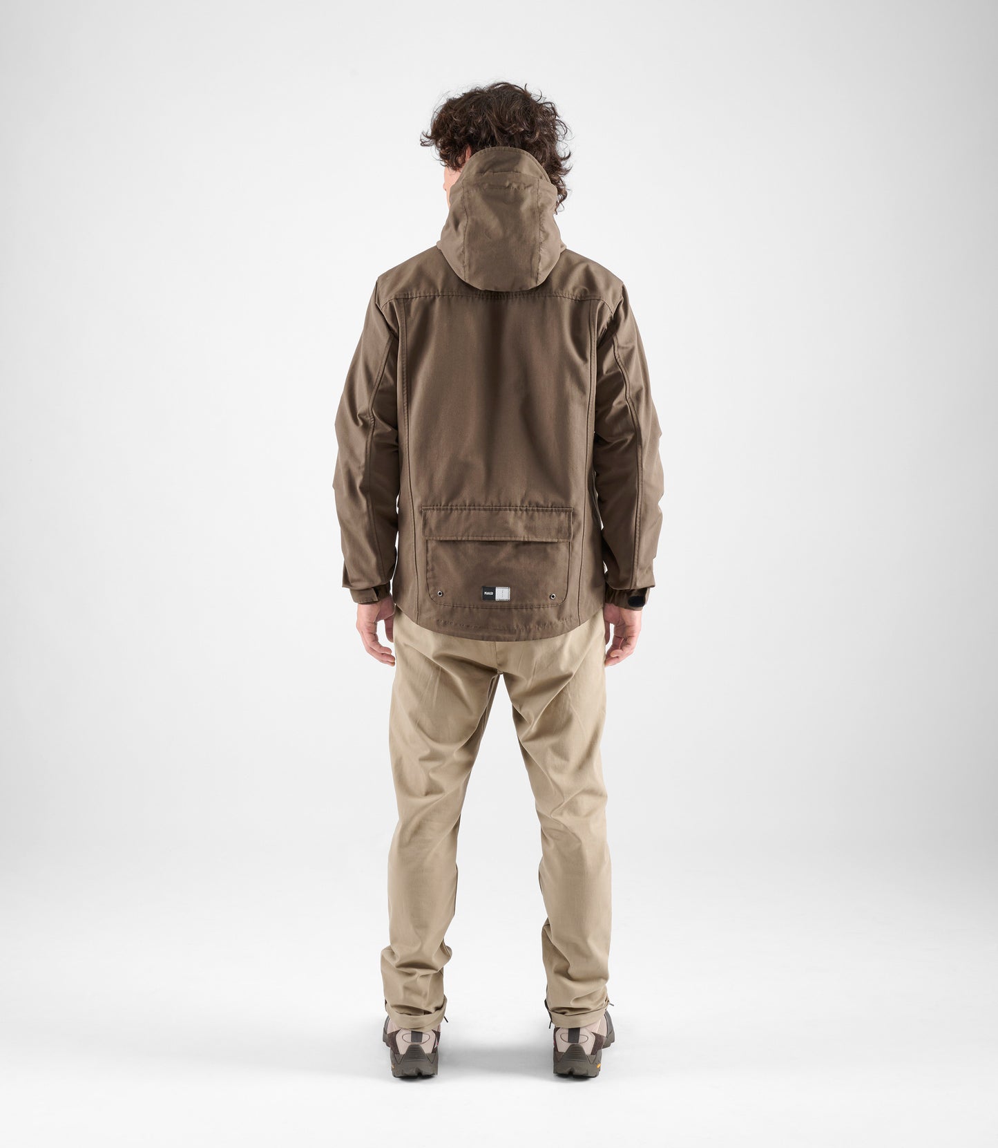 24WJKUR14PE_4_men cycling hooded jacket brown urban total body back pedaled