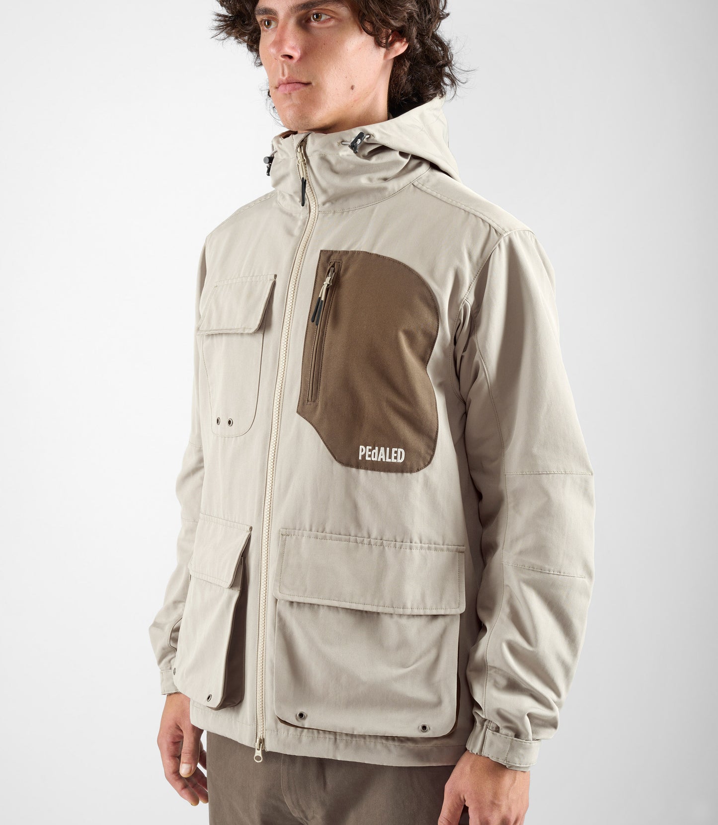 24WJKUR16PE_5_men cycling hooded jacket light grey urban front pedaled