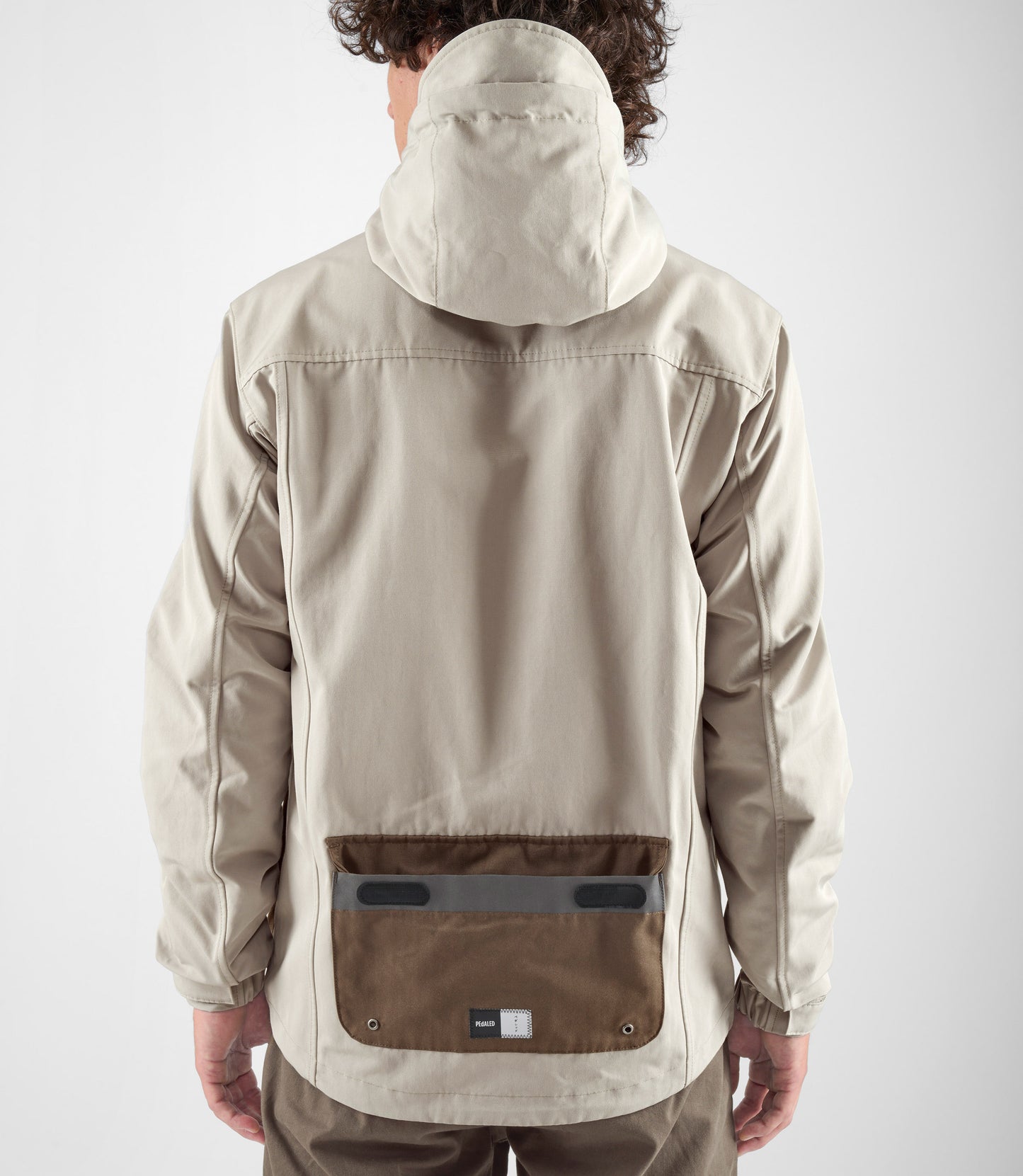 24WJKUR16PE_7_men cycling hooded jacket light grey urban back pocket pedaled