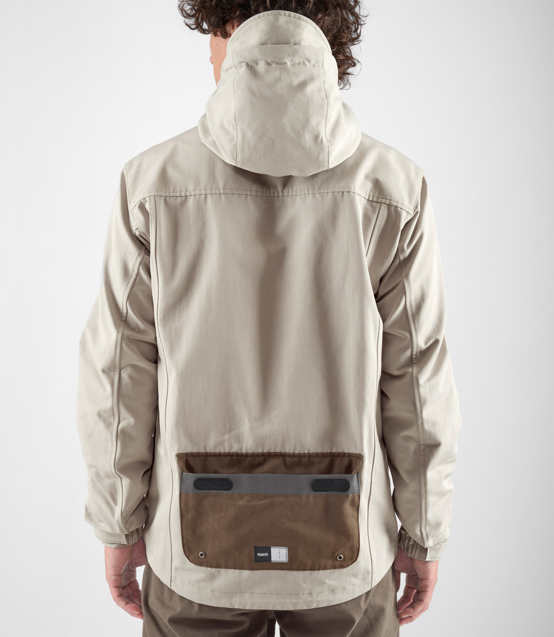 24WJKUR16PE_7_men cycling hooded jacket light grey urban back pocket pedaled