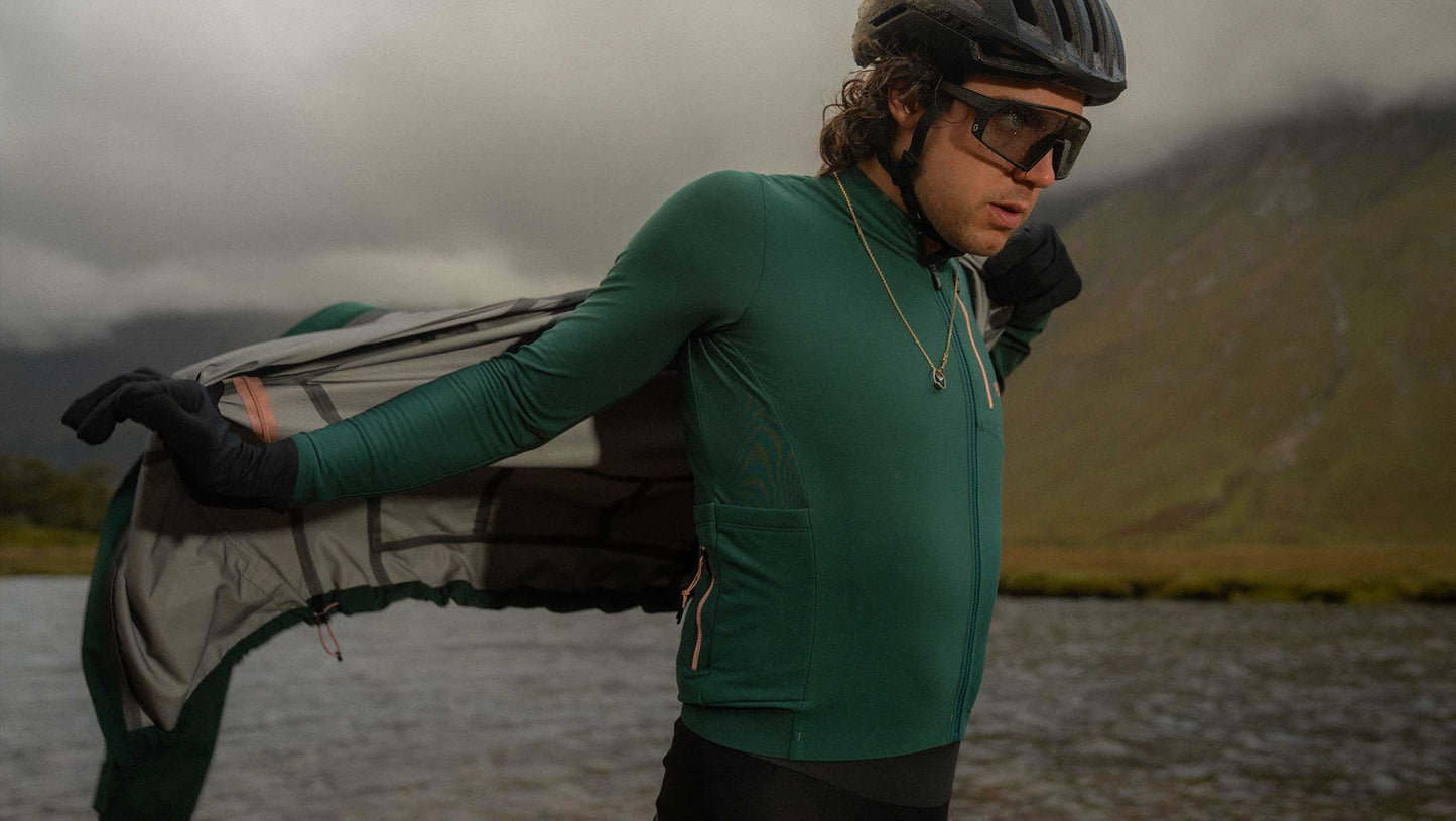 24WJSOD11PE_9_odyssey jersey green man fw23 action pedaled