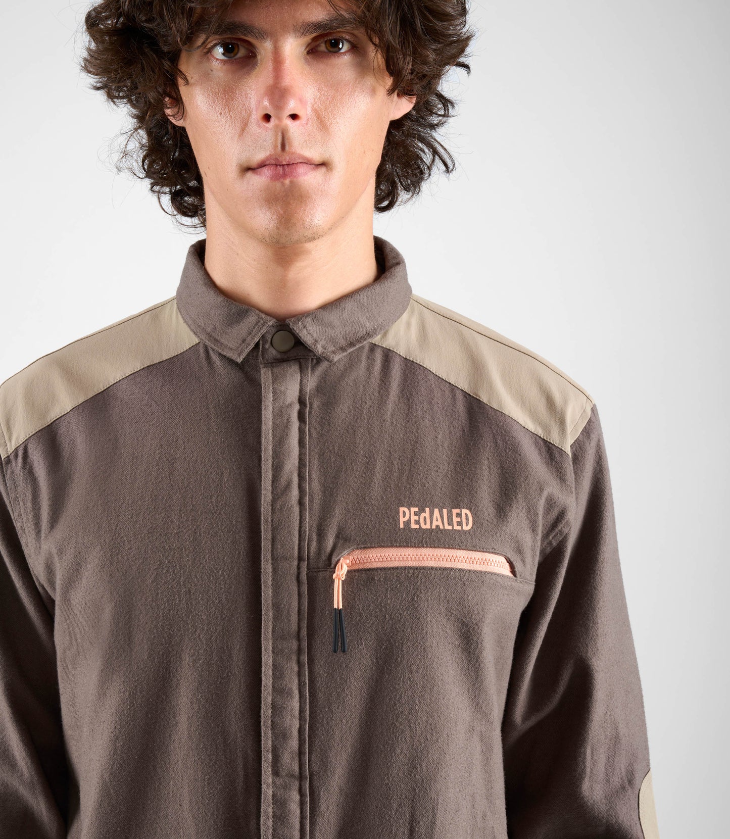 24WSTJA14PE_5_men cycling shirt brown jary front zip pedaled