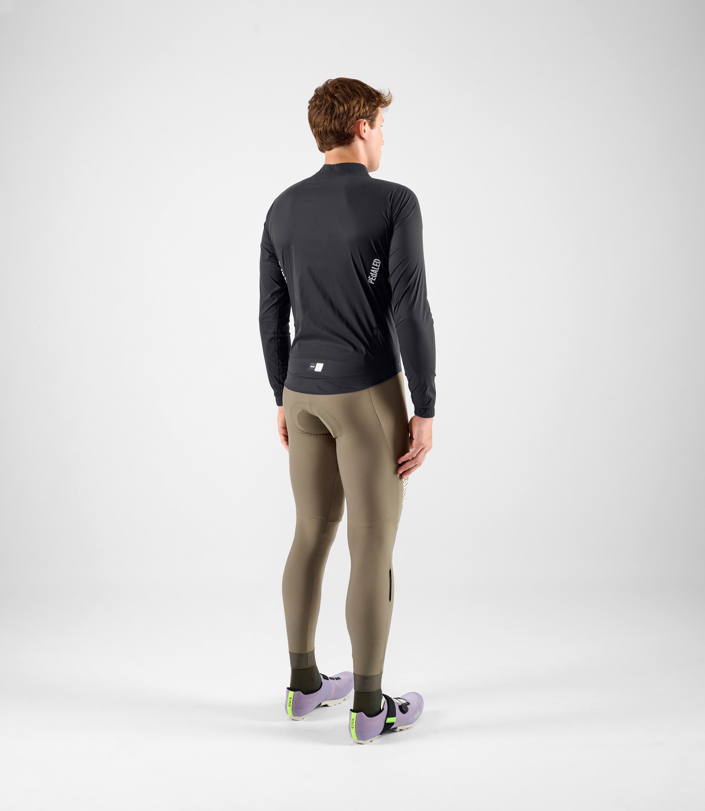 24WWJEL00PE_4_men cycling waterproof jacket black element total body back pedaled