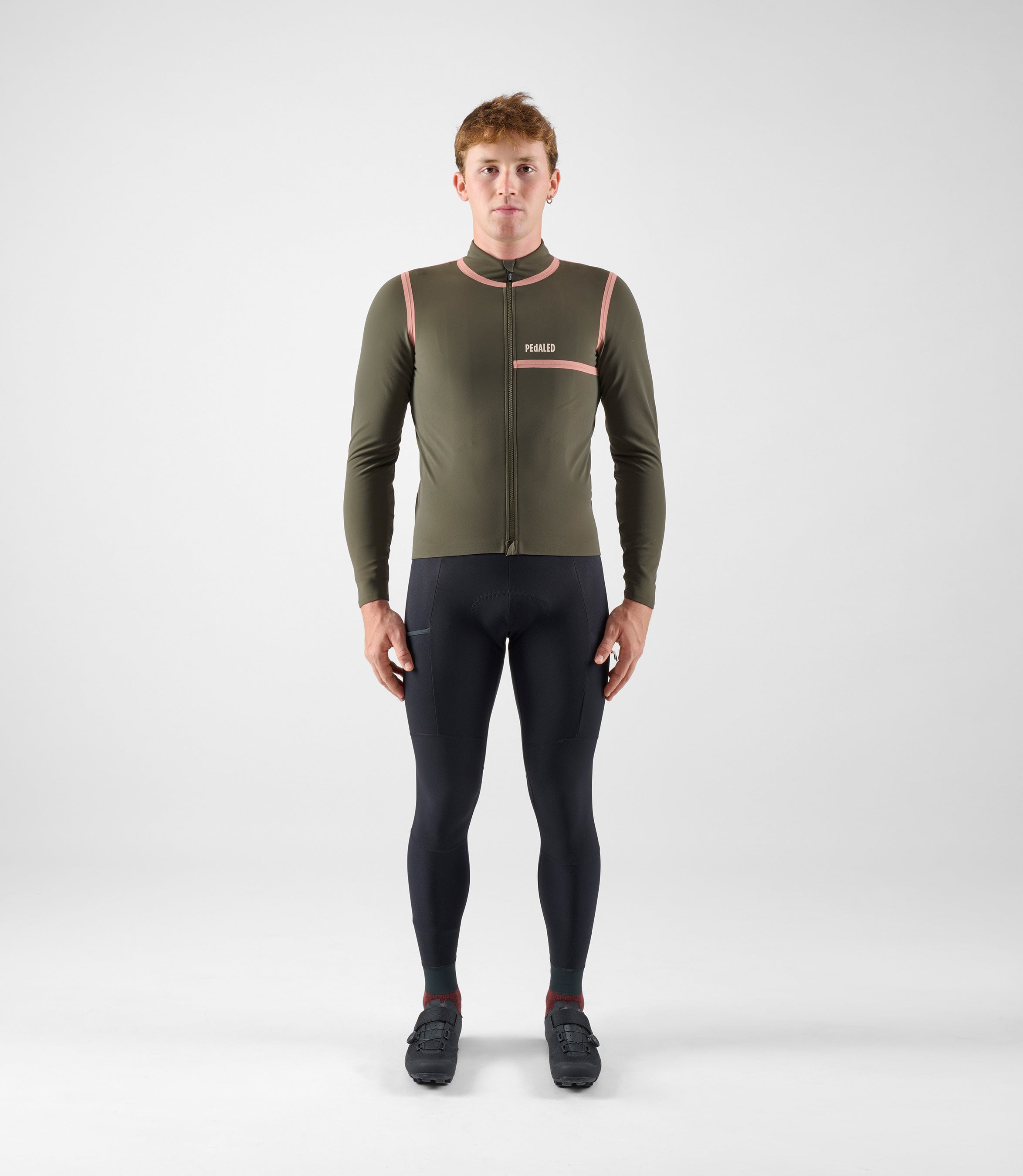 24WWJOD45PE_3_men cycling jacket thermo waterproof black odyssey total body front pedaled