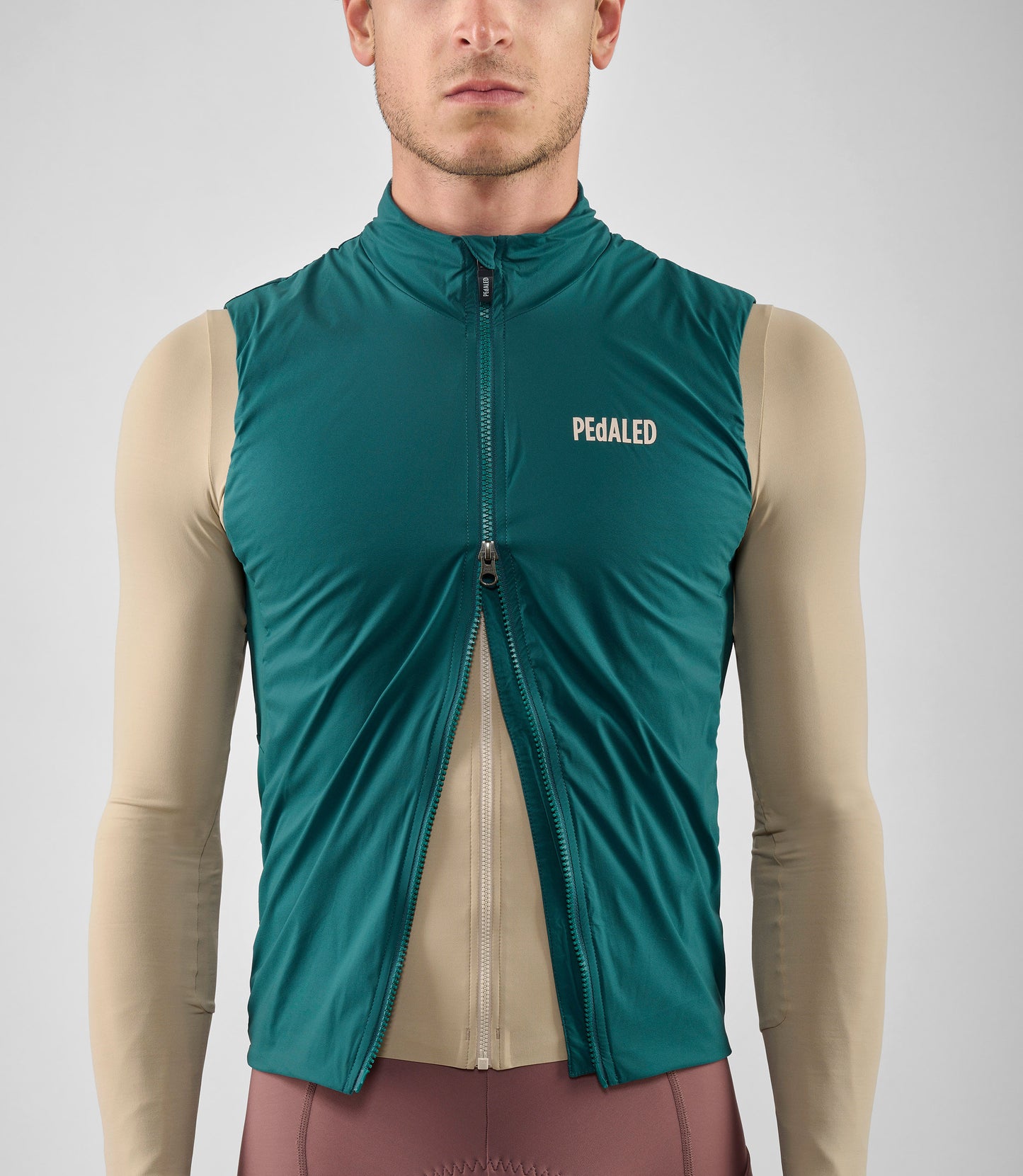 25WAVEL18PE_9_men cycling vest alpha teal element front double zip pedaled