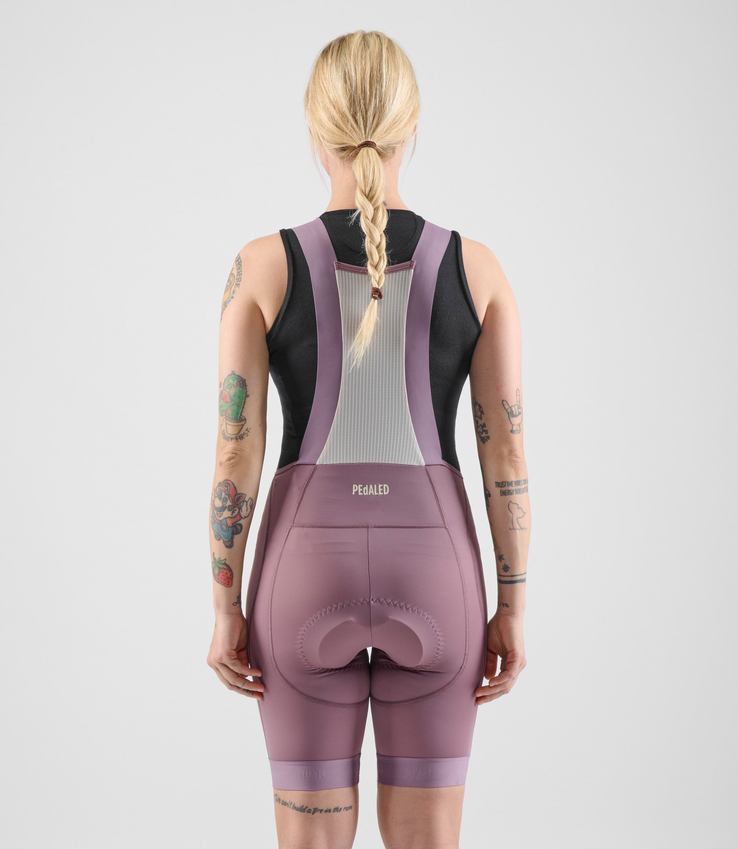W4SBBEL0IPE_4_women cycling bibshorts element lilac total body back pedaled