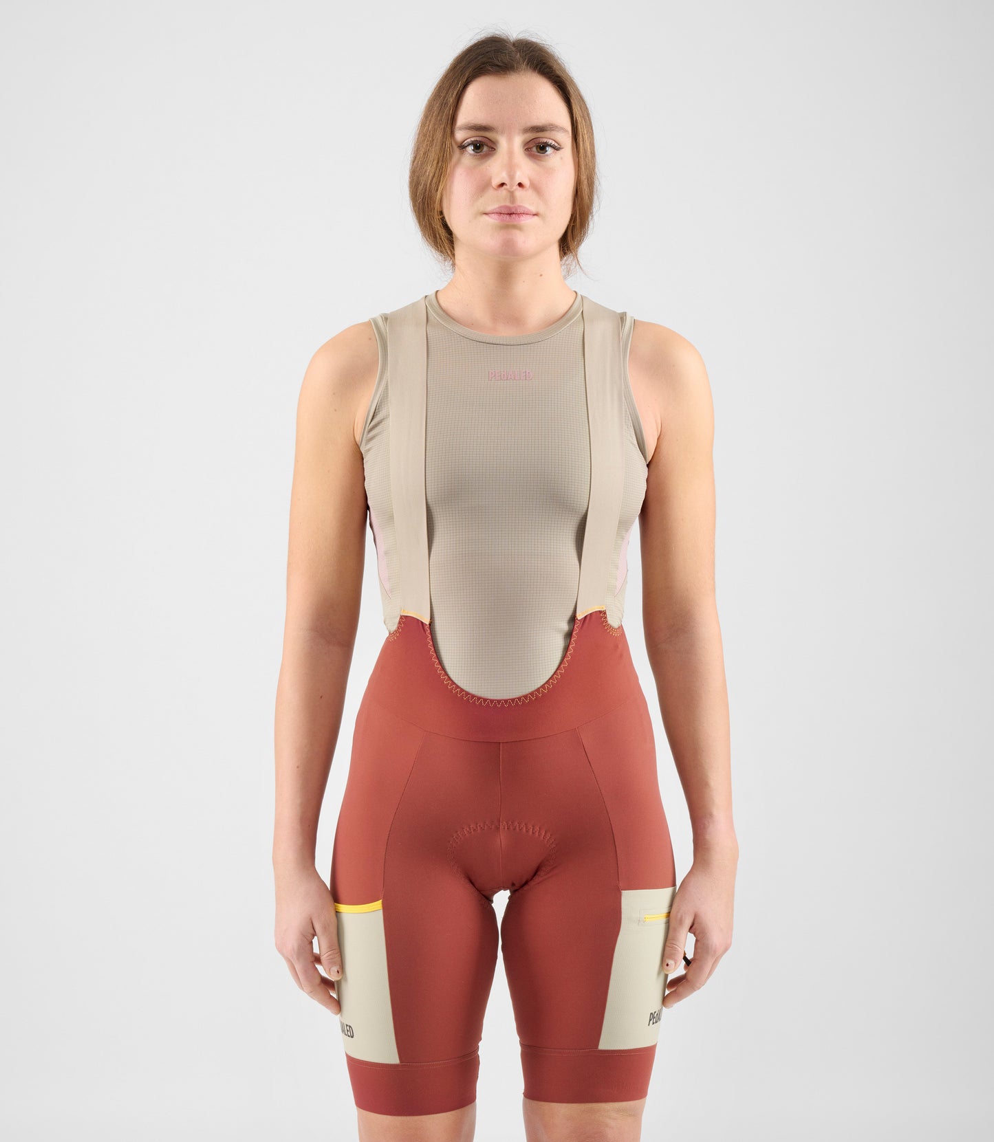 W4SBBOD75PE_3_women cycling cargo bibshort dark red odyssey total body front pedaled