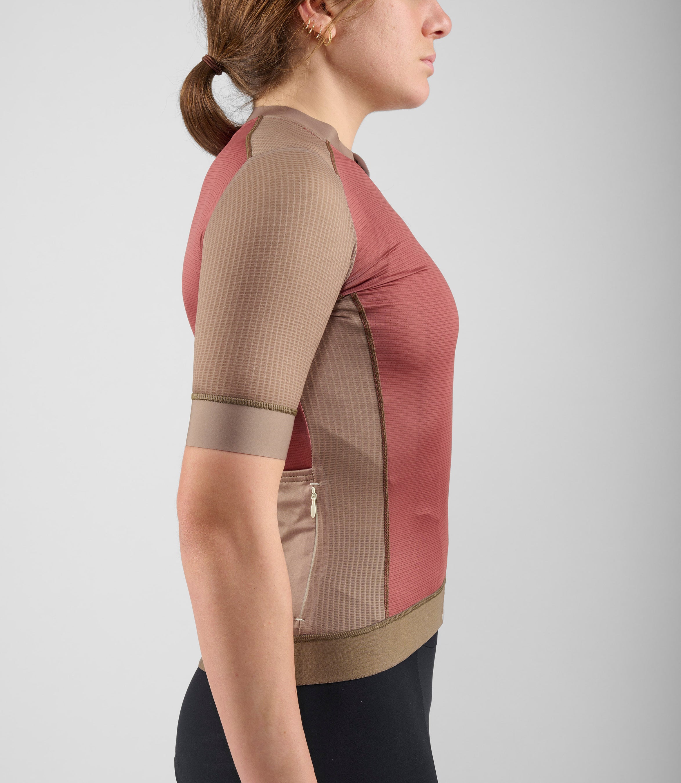 W4SJSEL14PE_7_cycling jersey women brown element side right pedaled