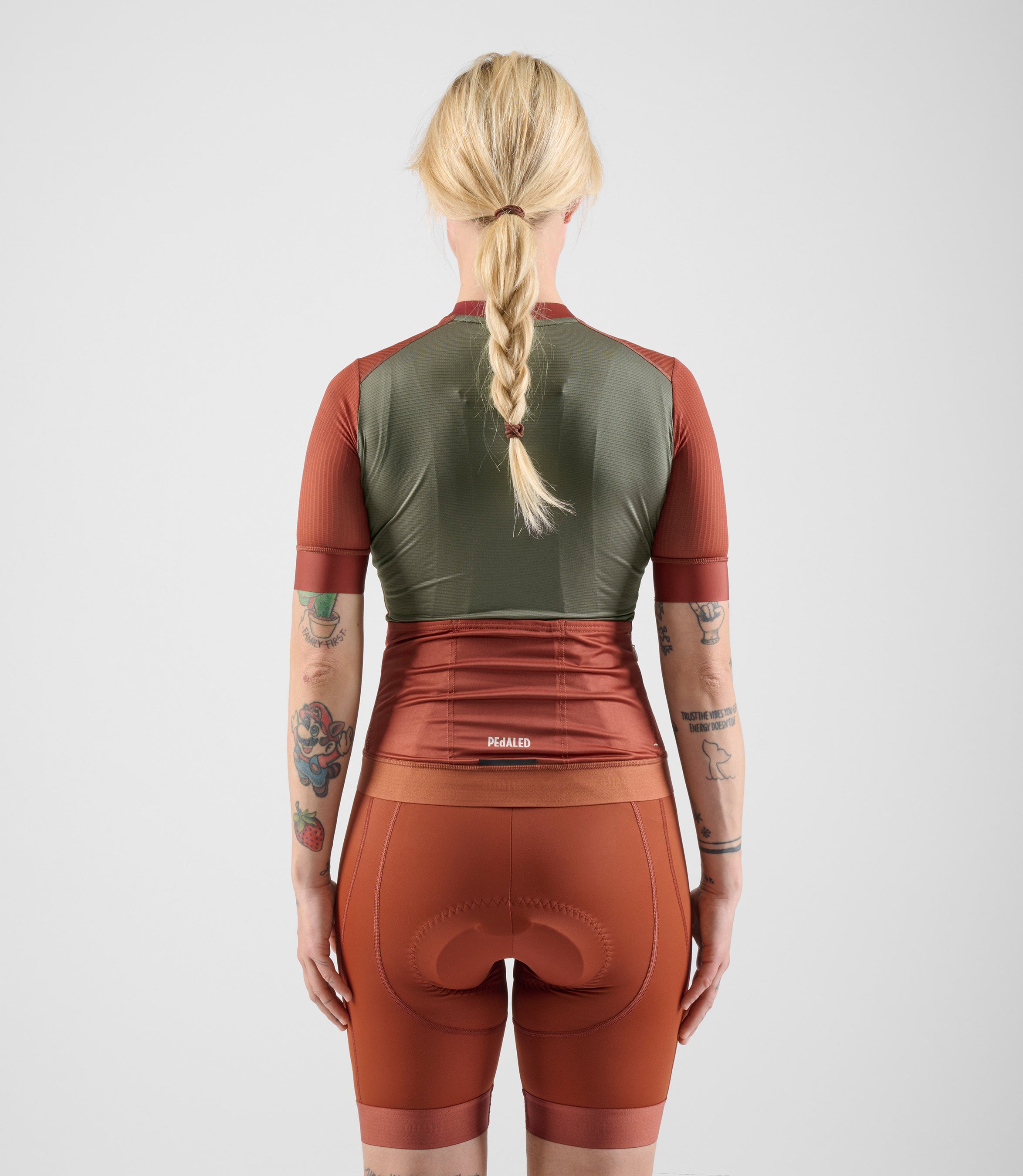 W4SJSEL52PE_4_women cycling jersey element brick red total body back pedaled