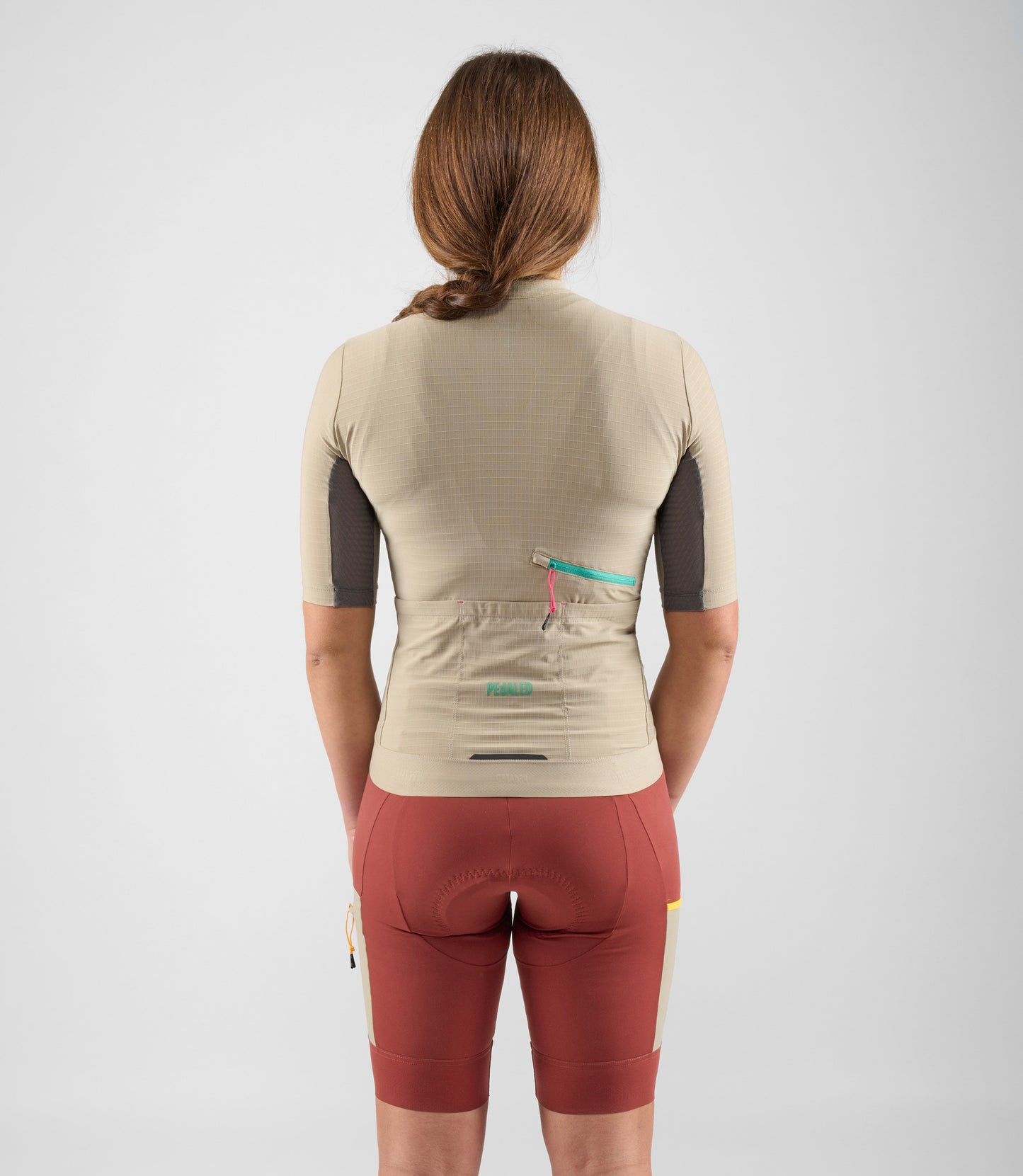 W4SJSOD04PE_4_women cycling cargo jersey beige odyssey total body back pedaled
