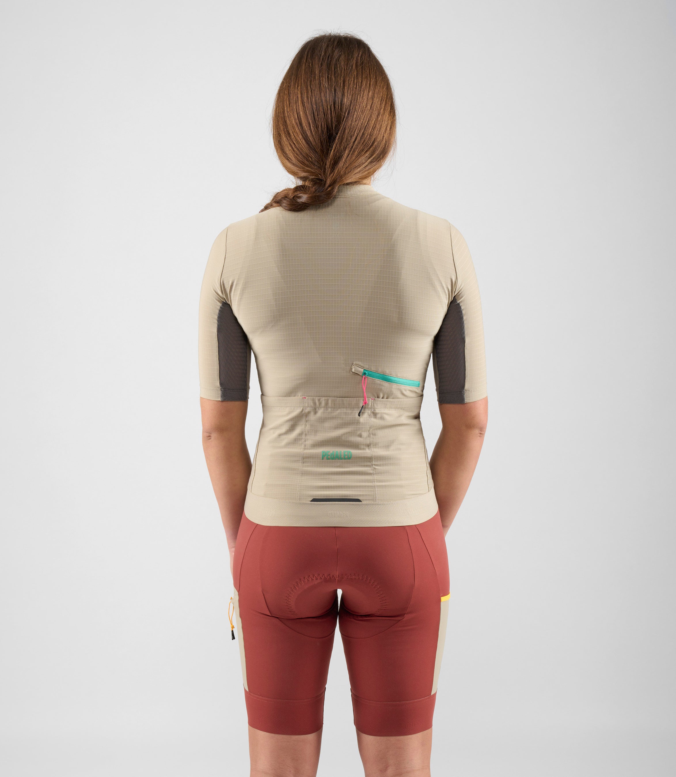 W4SJSOD04PE_4_women cycling cargo jersey beige odyssey total body back pedaled