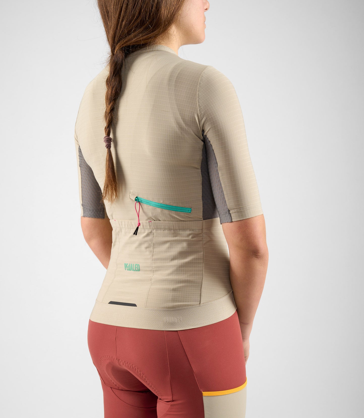 W4SJSOD04PE_8_women cycling cargo jersey beige odyssey side pocket pedaled