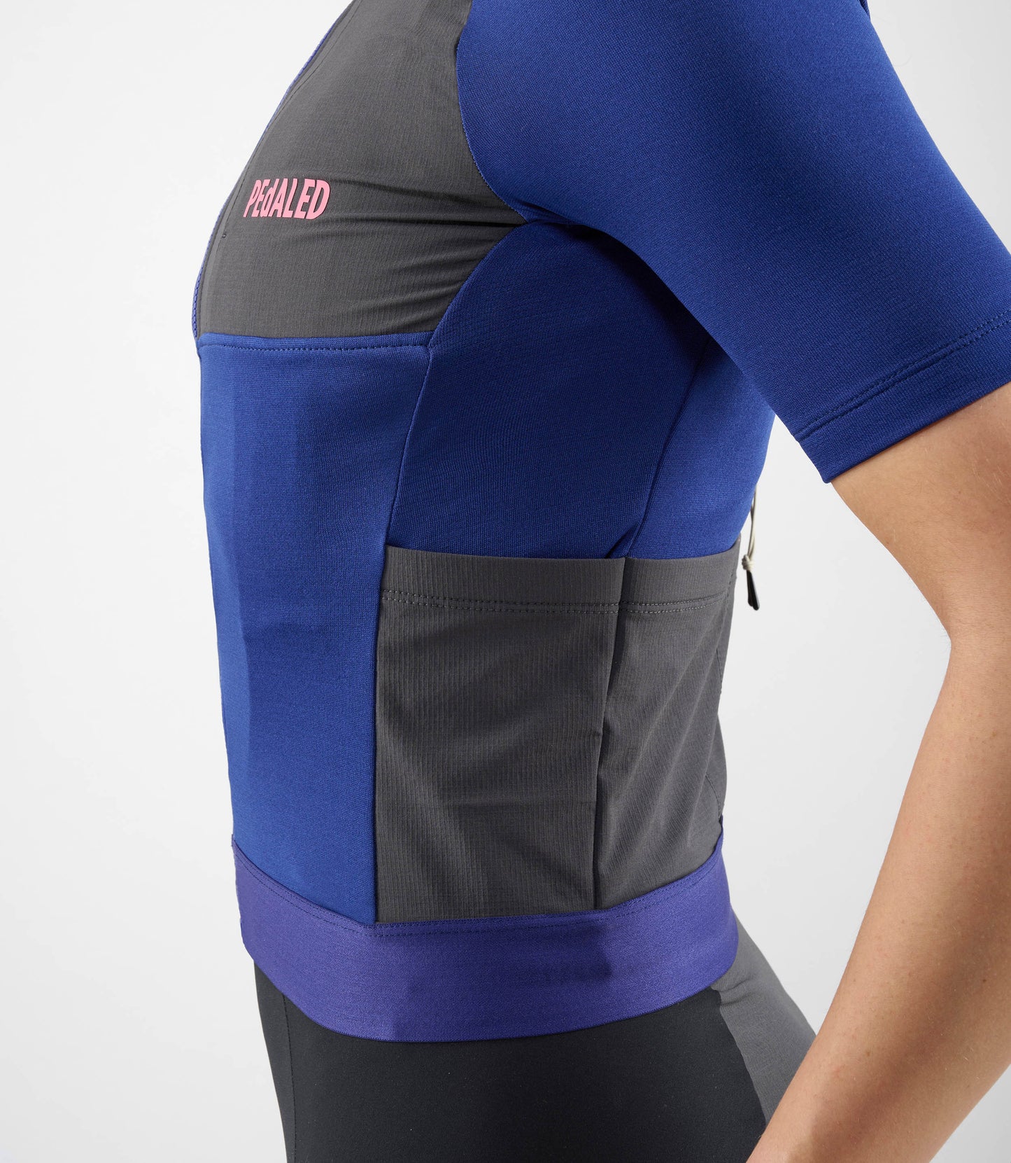 W4SMJOD07PE_8_cycling cargo jersey women blue odyssey side pedaled