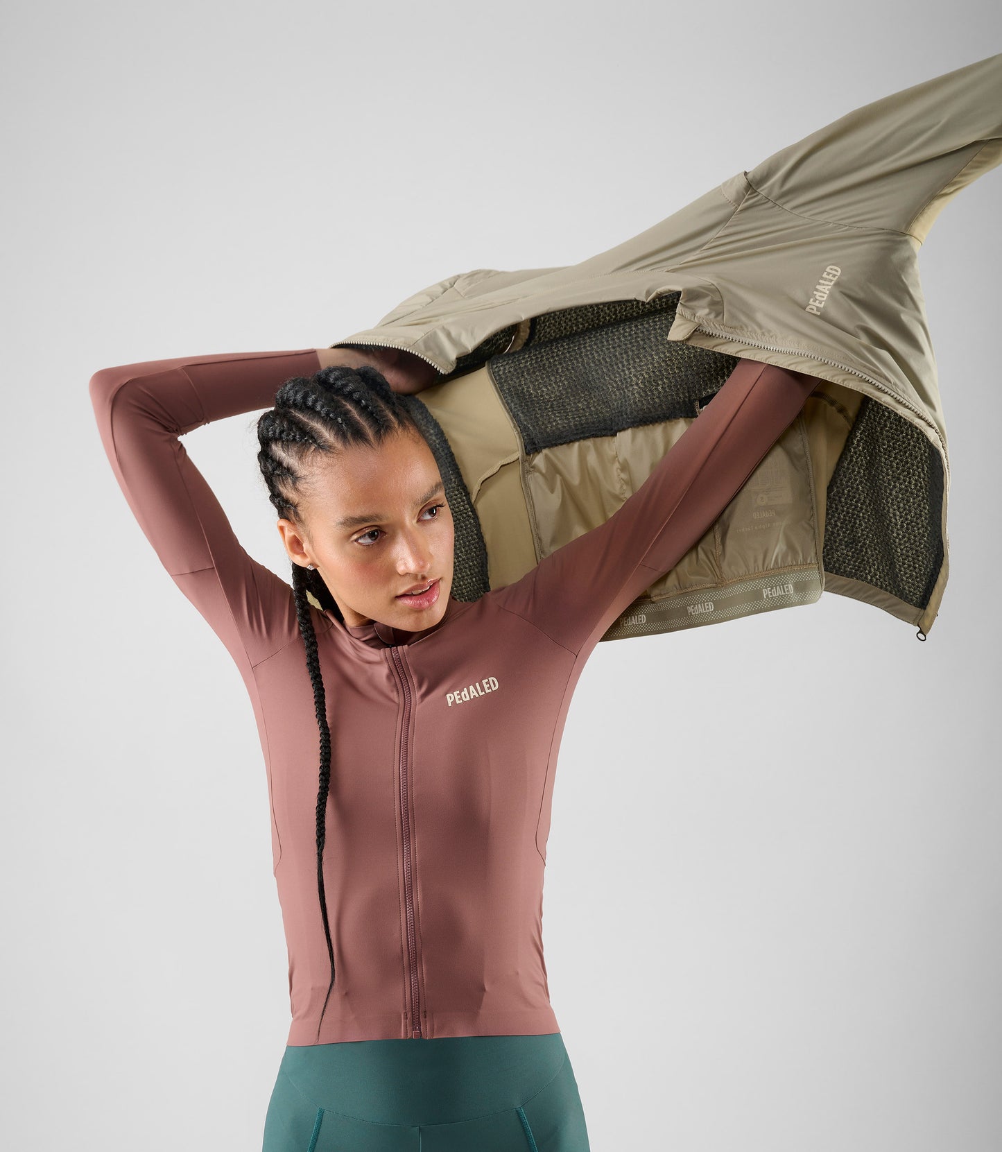 W5WAJEL16PE_11_women cycling jacket alpha light grey element wearing left pedaled