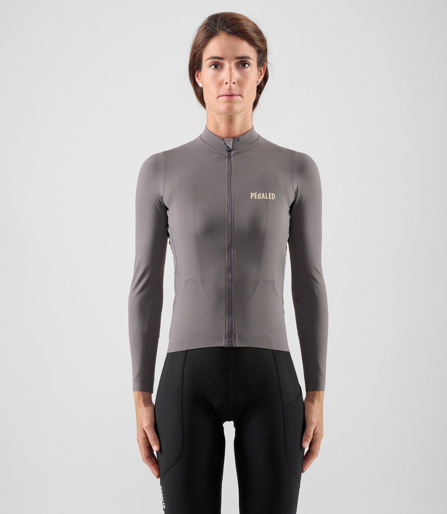 W5WJSEL02PE_3_women cycling jersey long sleeve grey element total body front pedaled