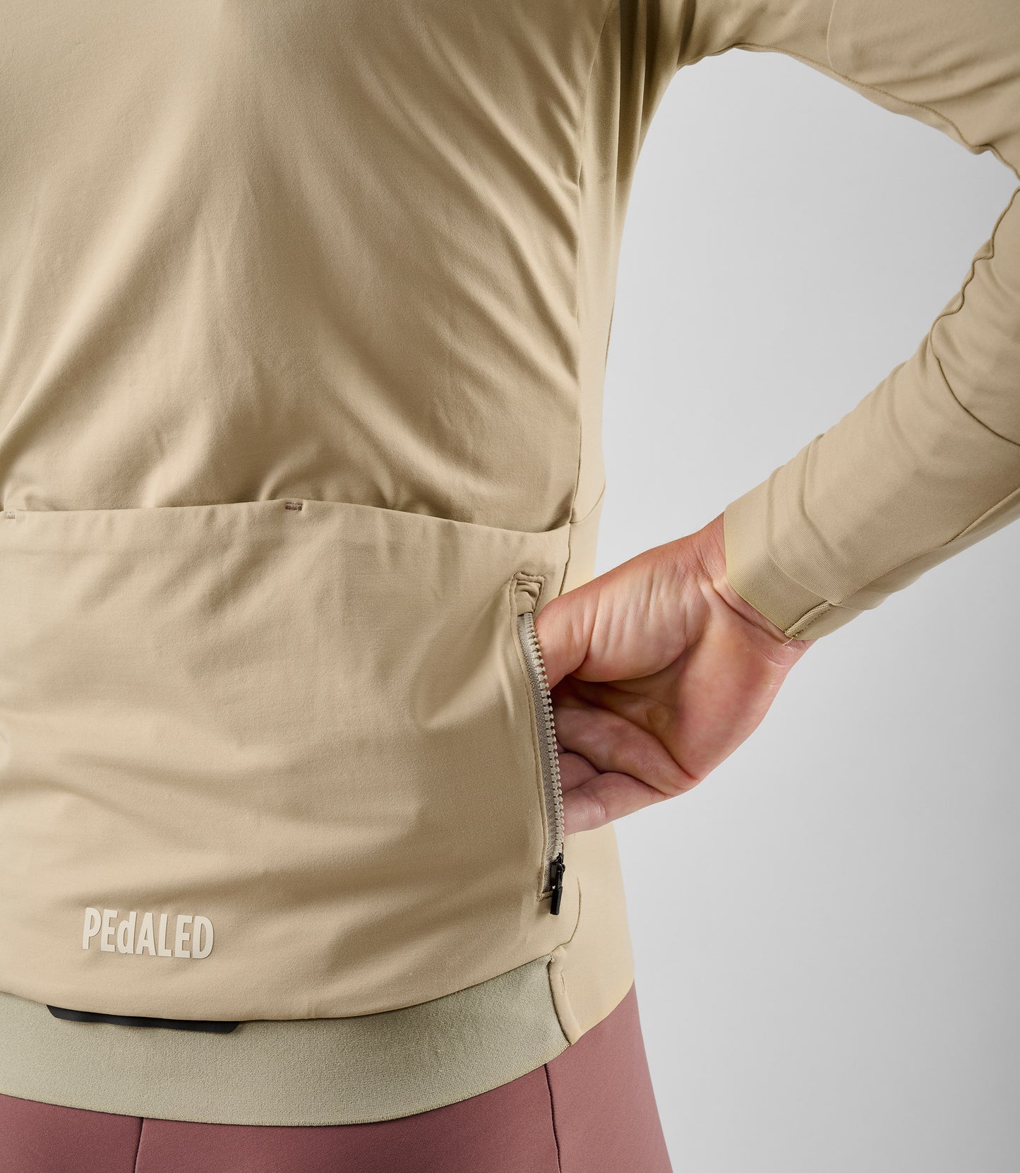 W5WJSEL04PE_8_women cycling jersey long sleeve beige element back pocket pedaled