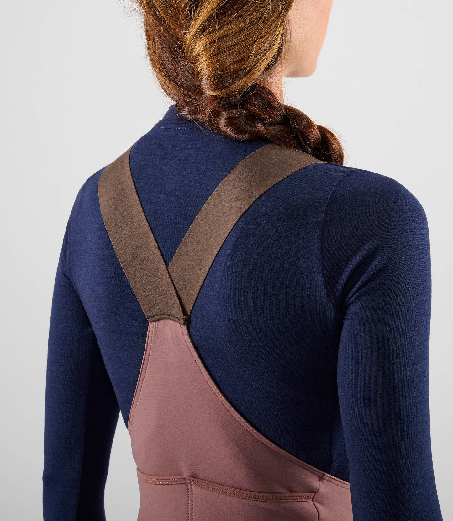 W5WMBEL74PE_6_women cycling merino base layer dark navy element back pedaled
