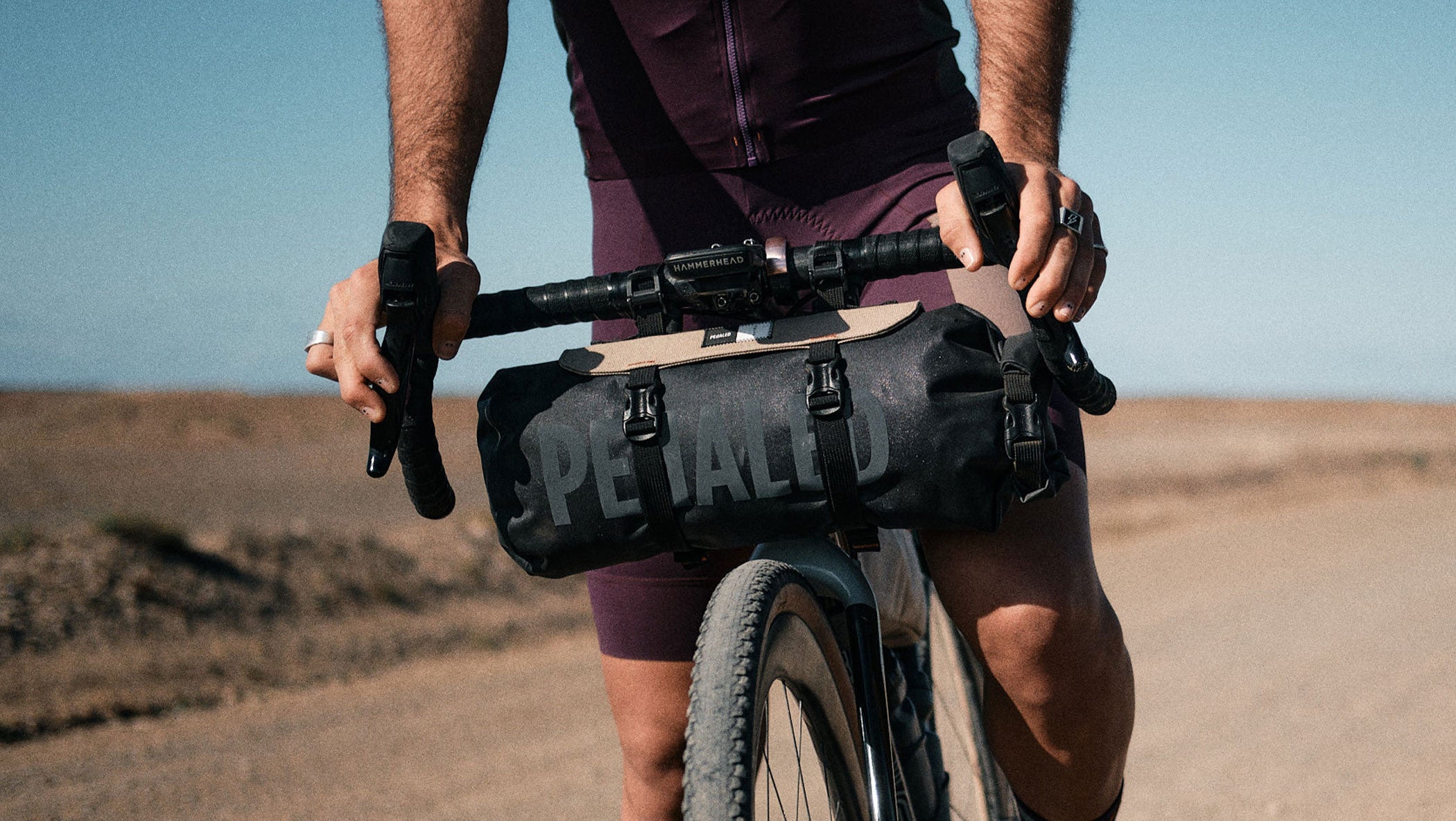 234HBOD56PE_5_odyssey handlebar bag desert shooting pedaled