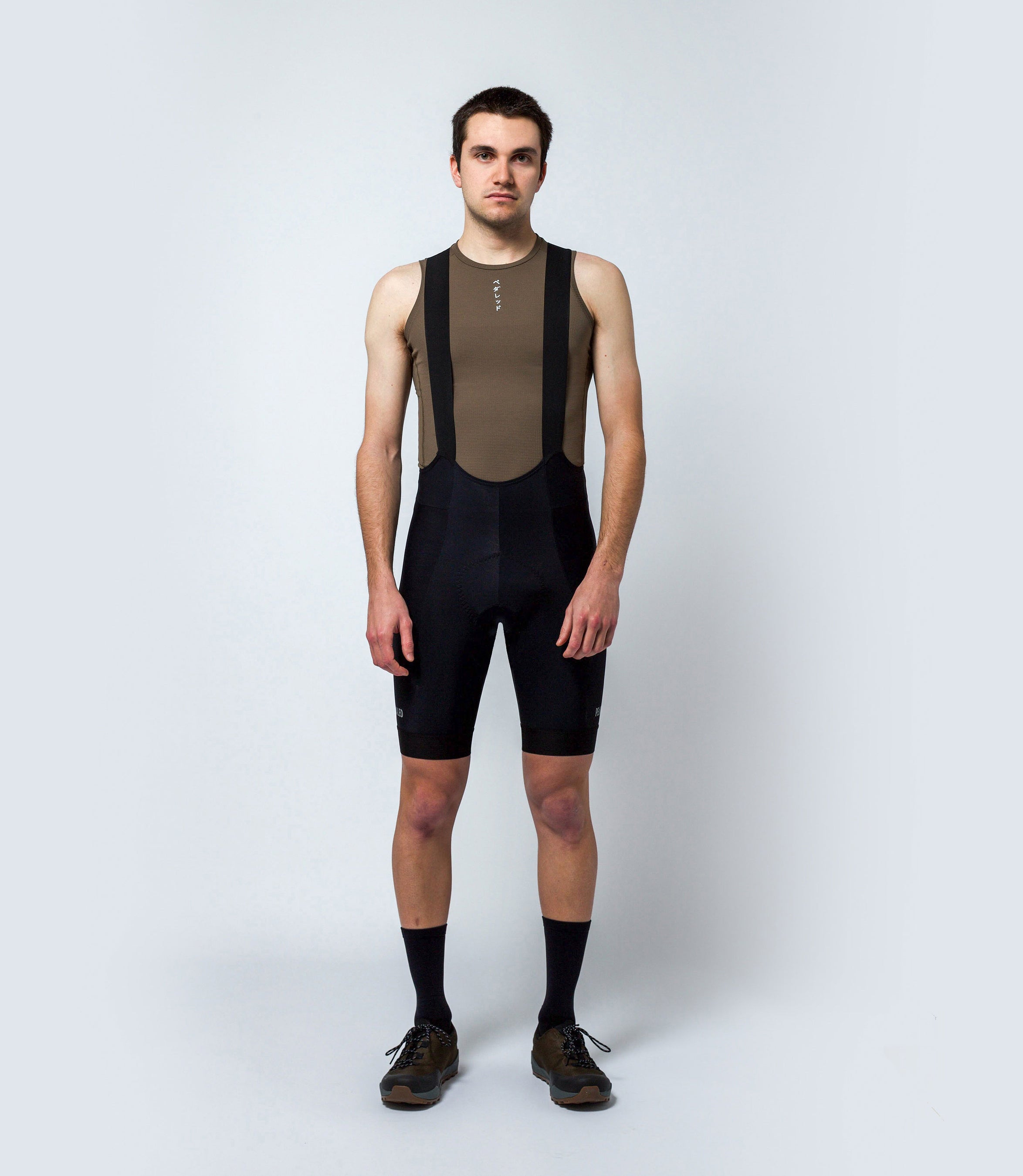 23SBBJA00PE_3_cycling gravel bibshorts black jary total body front pedaled 1