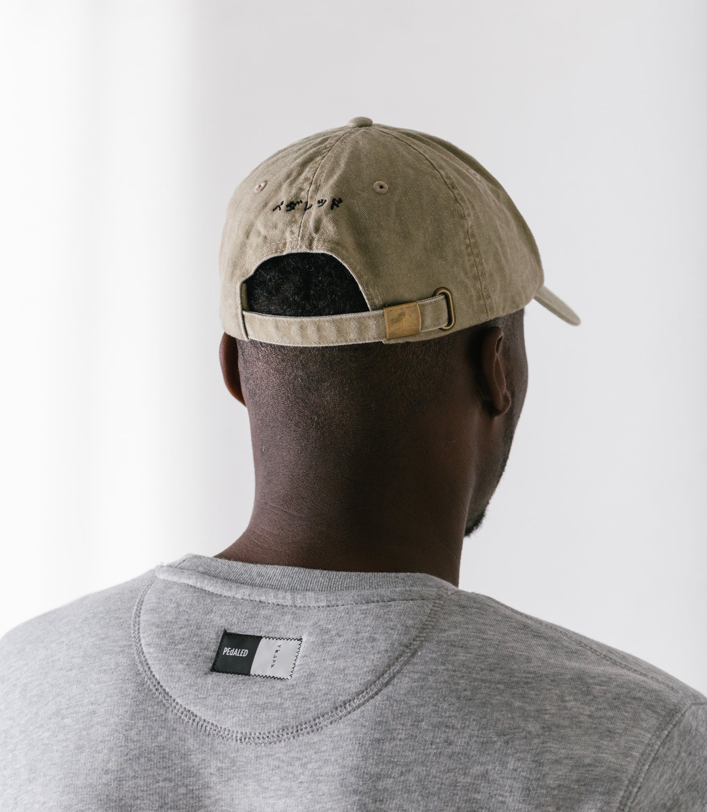 23SCALO0GPE_4_cotton cap beige logo back pedaled