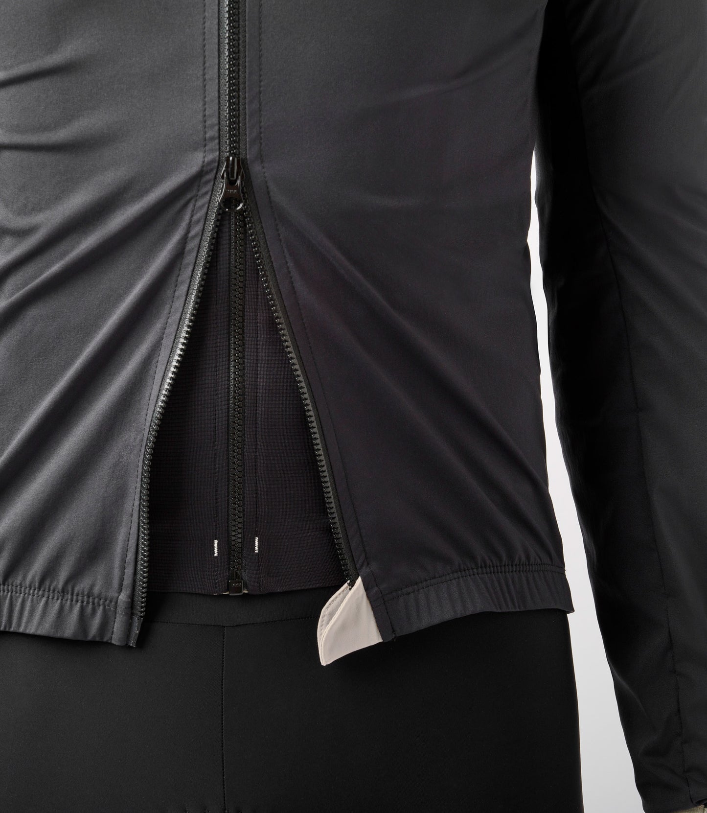 23SJKES00PE_6_men cycling windproof jacket black double zip essential pedaled