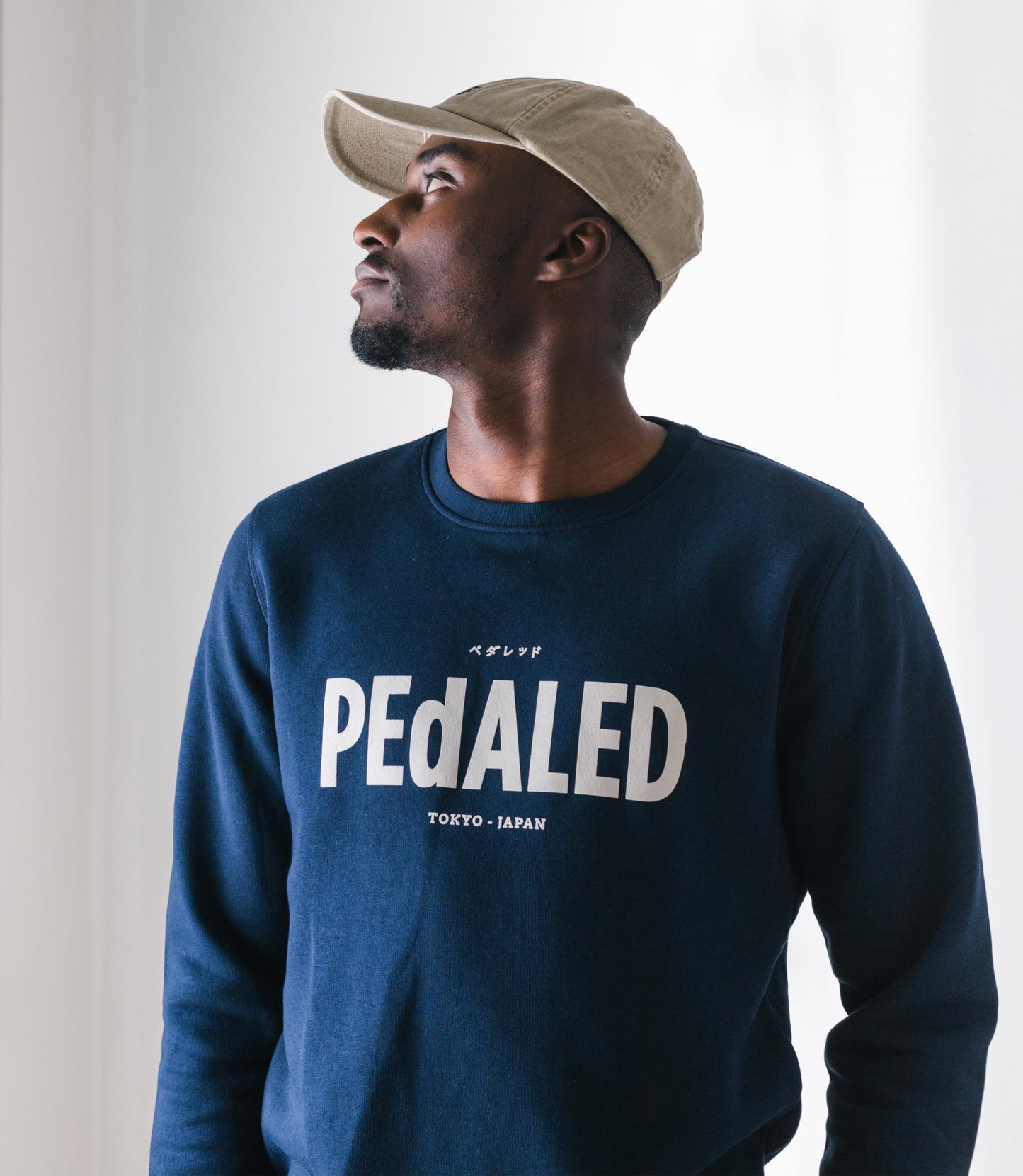 23SSWLO05PE_4_cotton urban logo sweatshirt navy pedaled