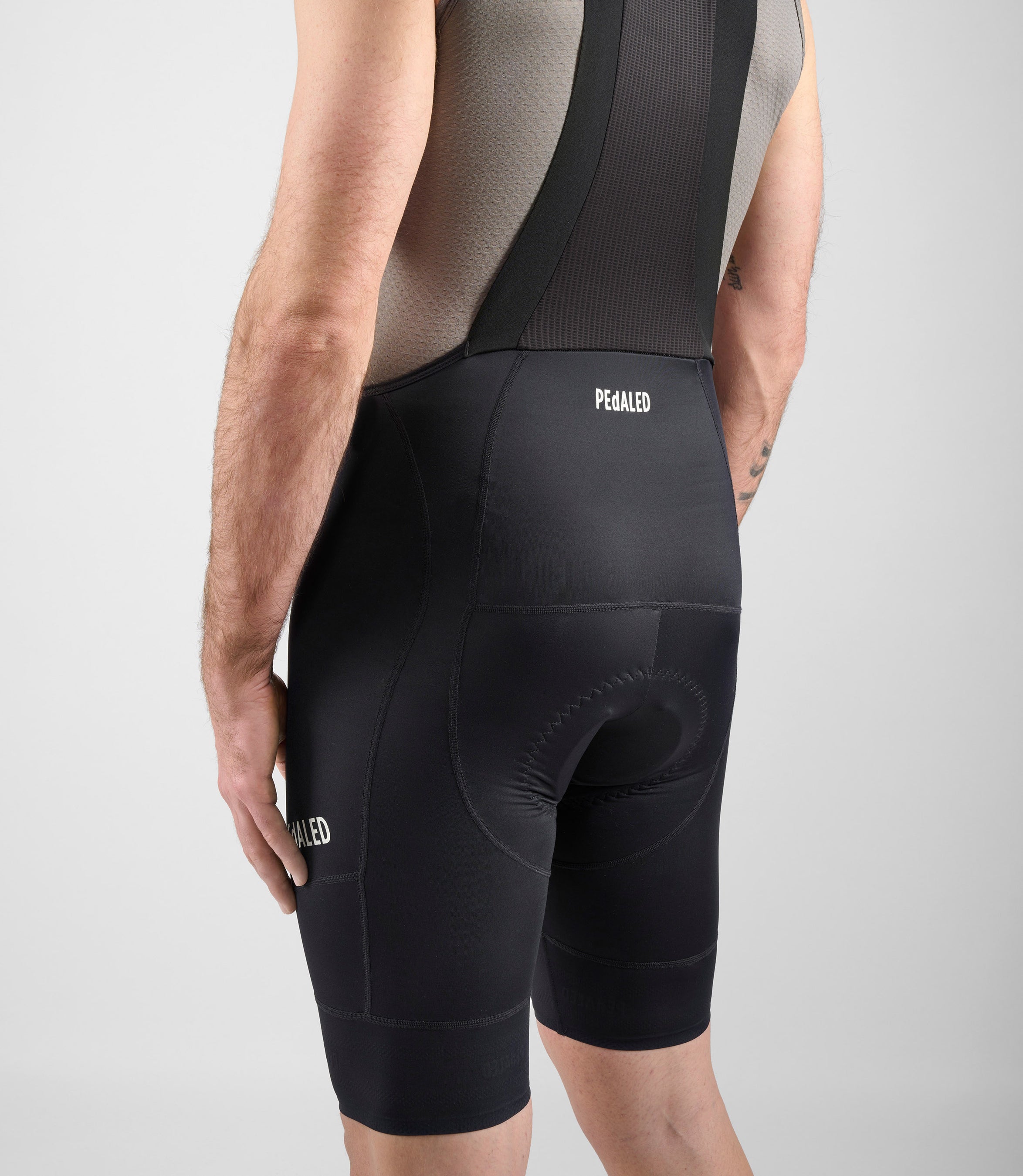 24SBBEL00PE_6_men cycling bibshorts element black back pedaled