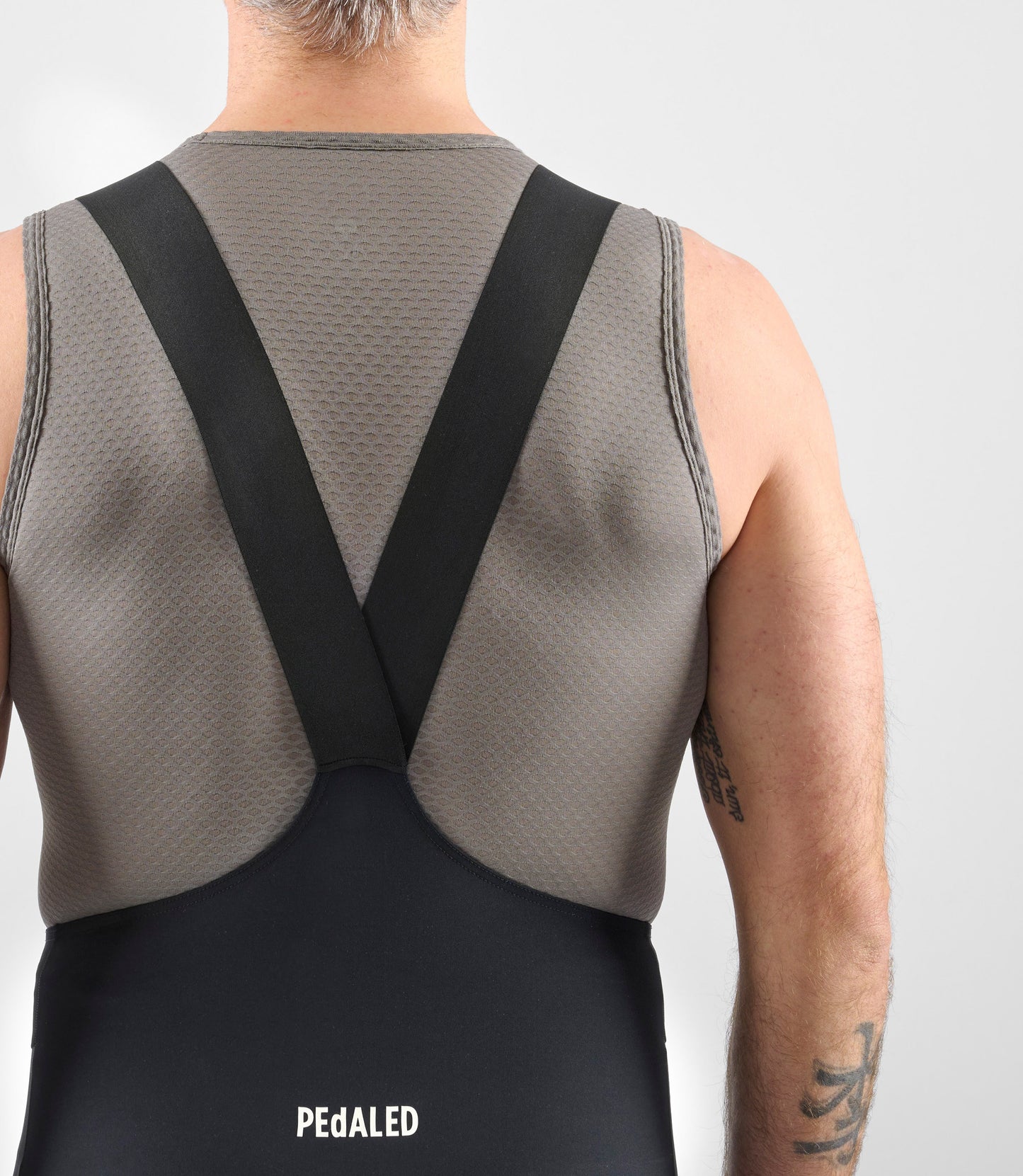 24SBLEL02PE_7_men cycling baselayer element grey back detail pedaled