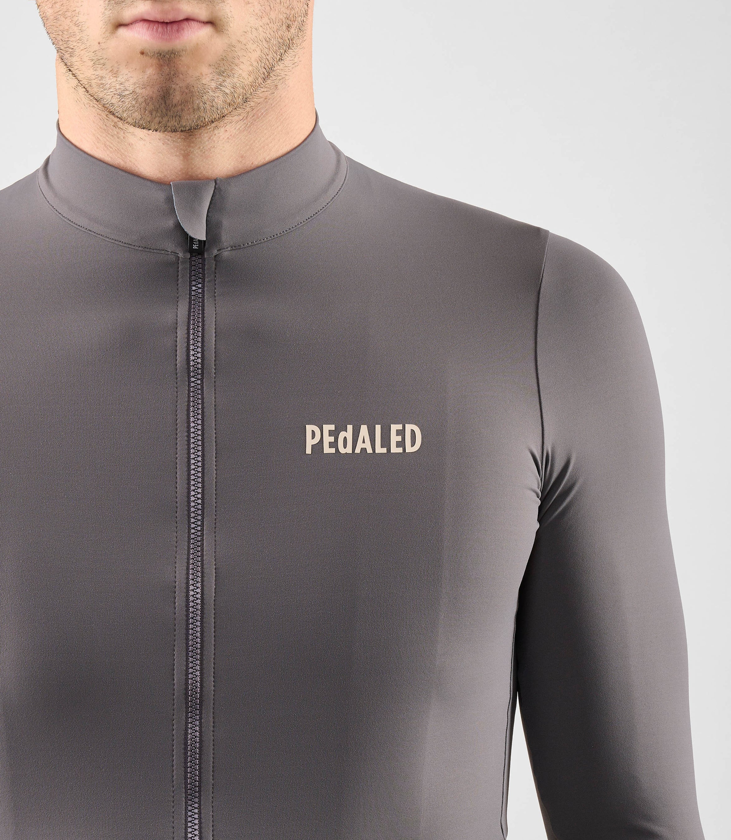 25WJSEL02PE_5_men cycling jersey long sleeve grey element front pedaled