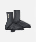 25WOSOD00PE_1_cycling overshoes waterproof black odyssey 2024 front pedaled