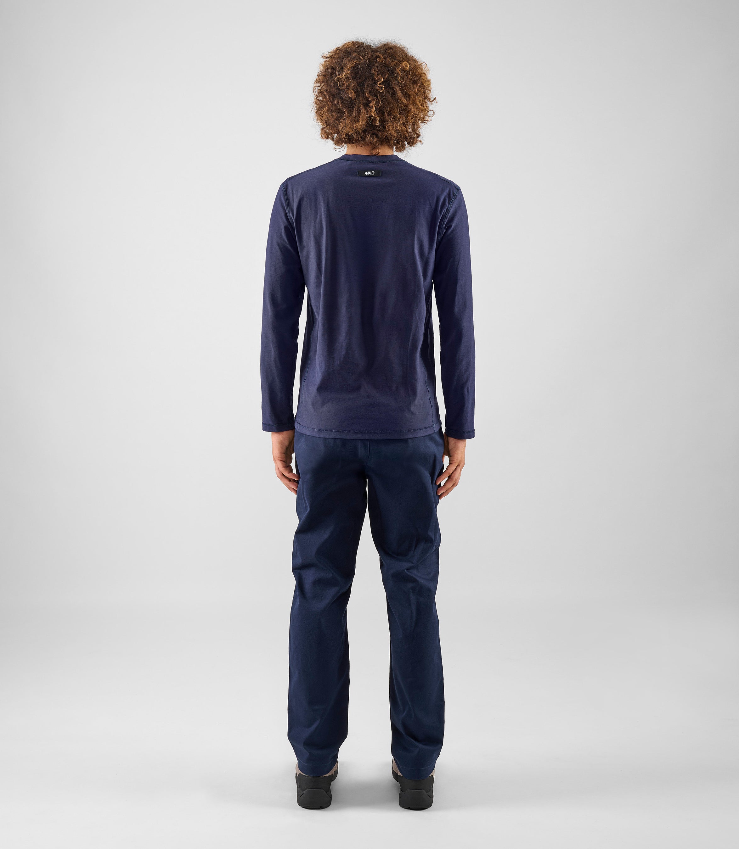 25WPALI74PE_4_urban pants dark navy lifewear fw24 total body back pedaled
