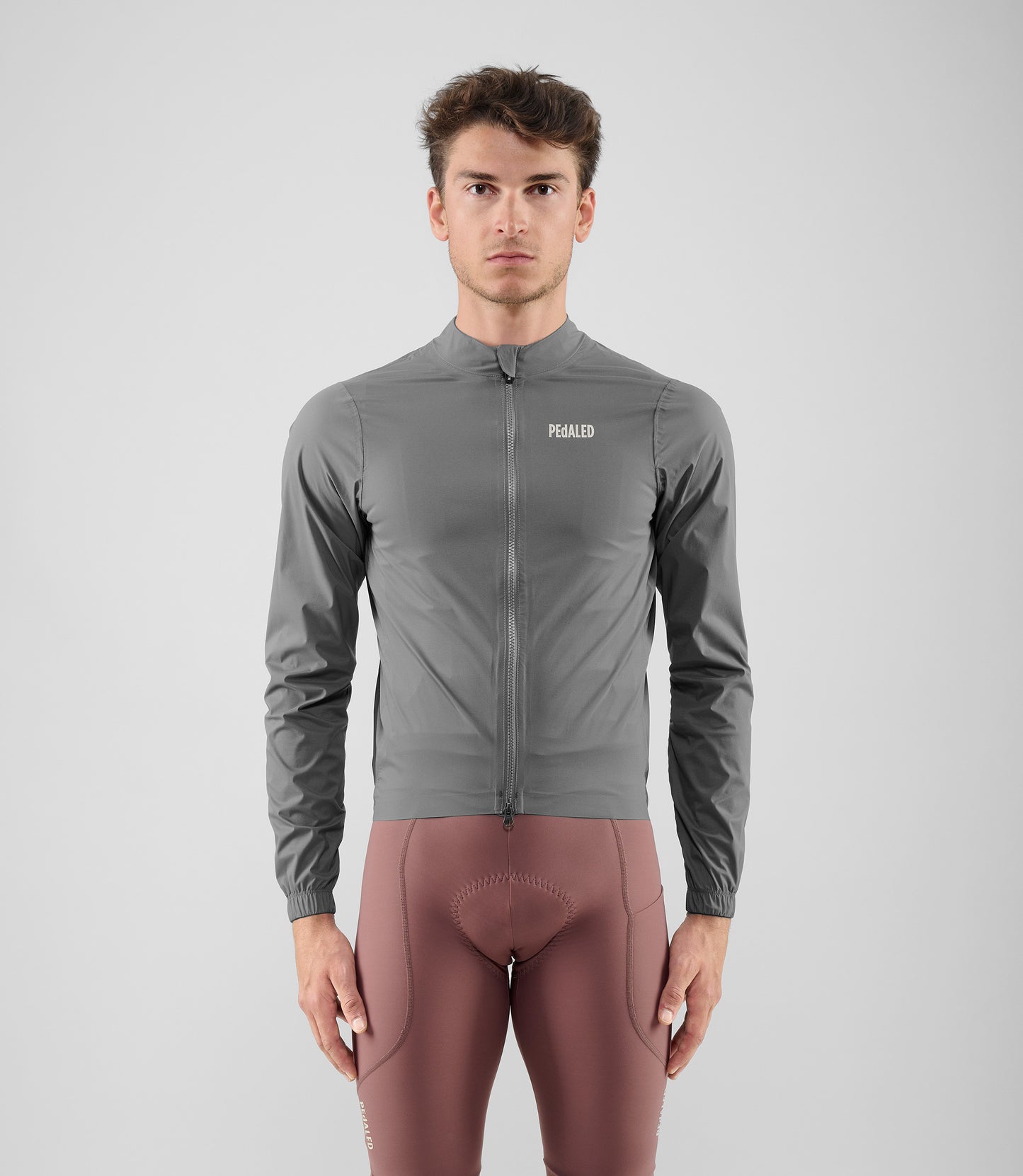 25WWJEL02PE_3_men cycling waterproof jacket grey element total body front pedaled
