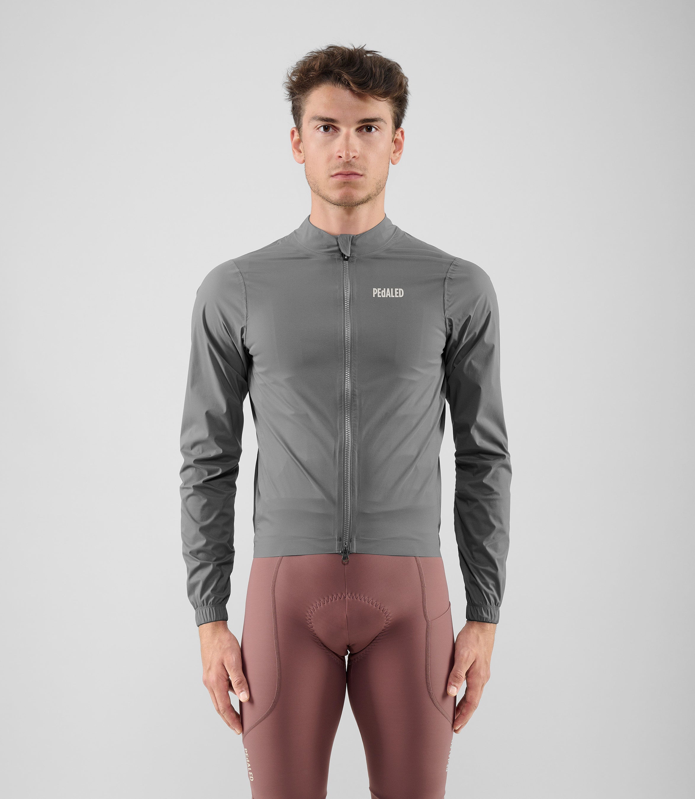 25WWJEL02PE_3_men cycling waterproof jacket grey element total body front pedaled