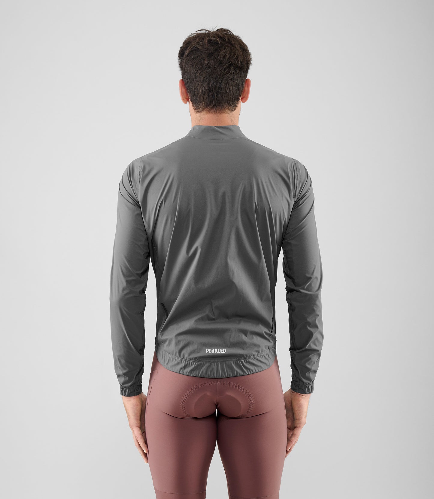 25WWJEL02PE_4_men cycling waterproof jacket grey element total body back pedaled