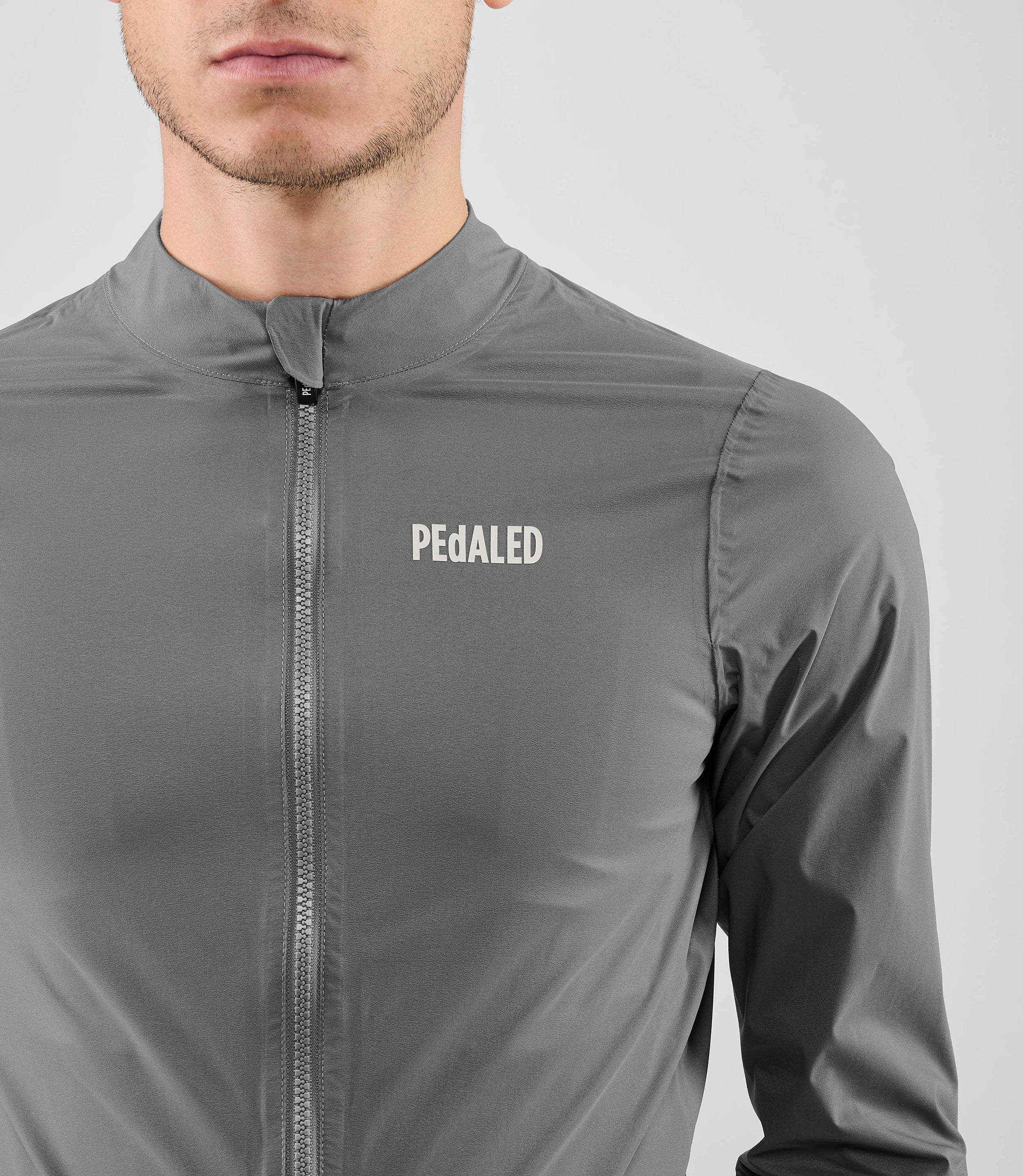 25WWJEL02PE_5_men cycling waterproof jacket grey element front pedaled
