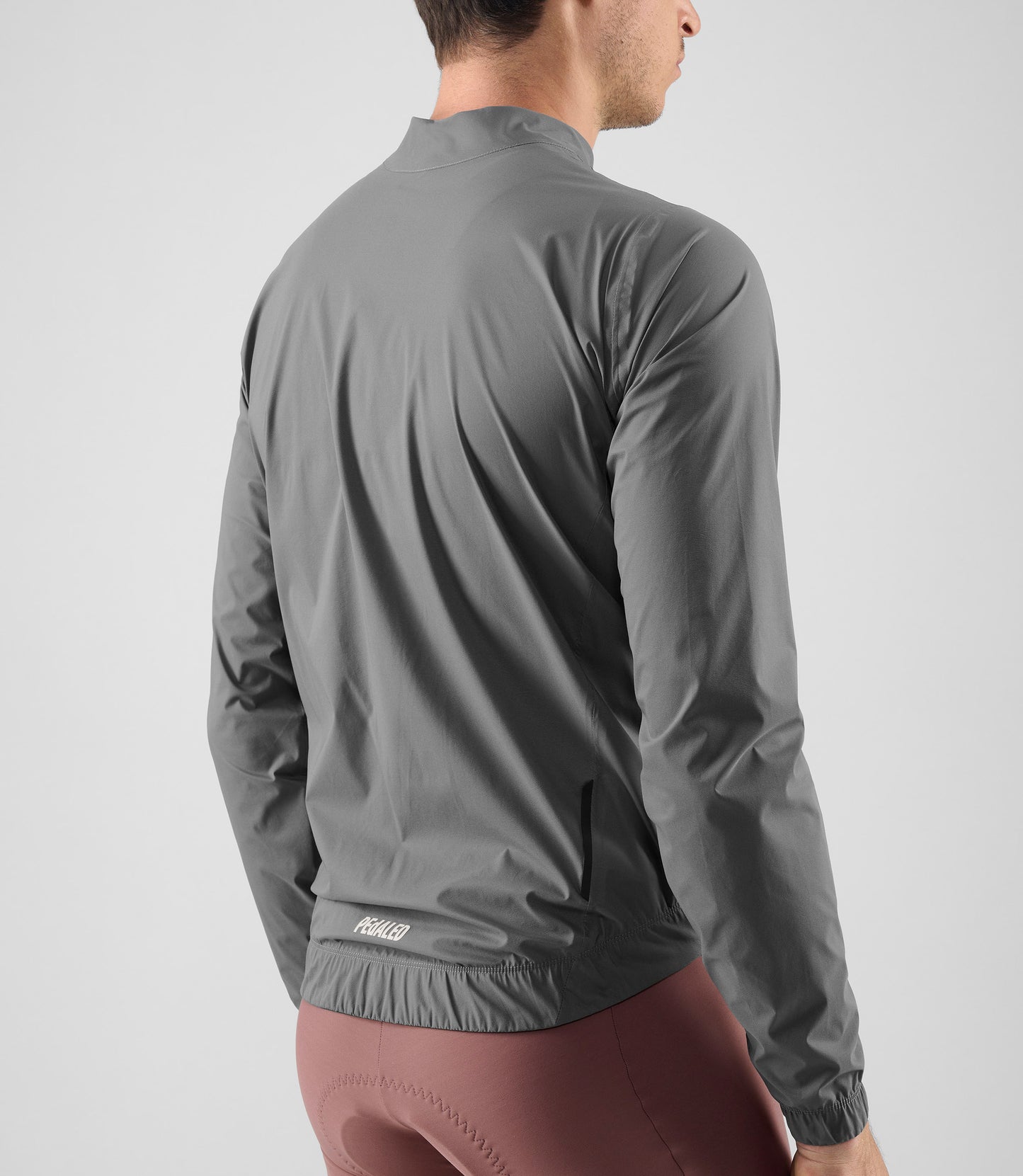25WWJEL02PE_6_men cycling waterproof jacket grey element side back pedaled