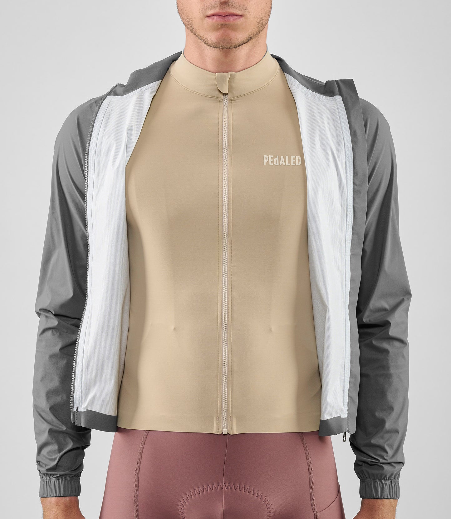 25WWJEL02PE_9_men cycling waterproof jacket grey element front open 2 pedaled