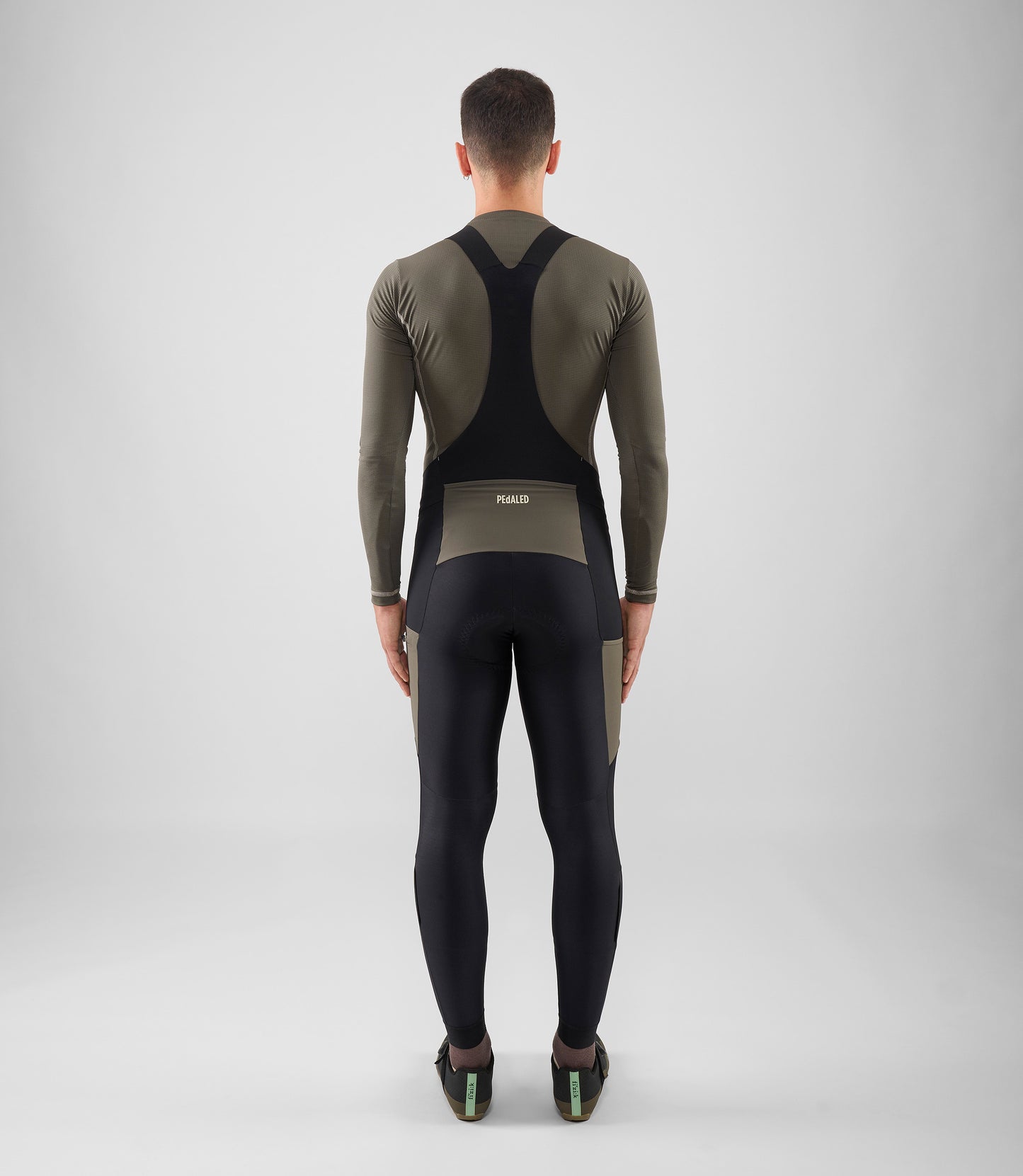 25WWTOD00PE_4_men cycling cargo bib tight black odyssey 2024 total body back pedaled