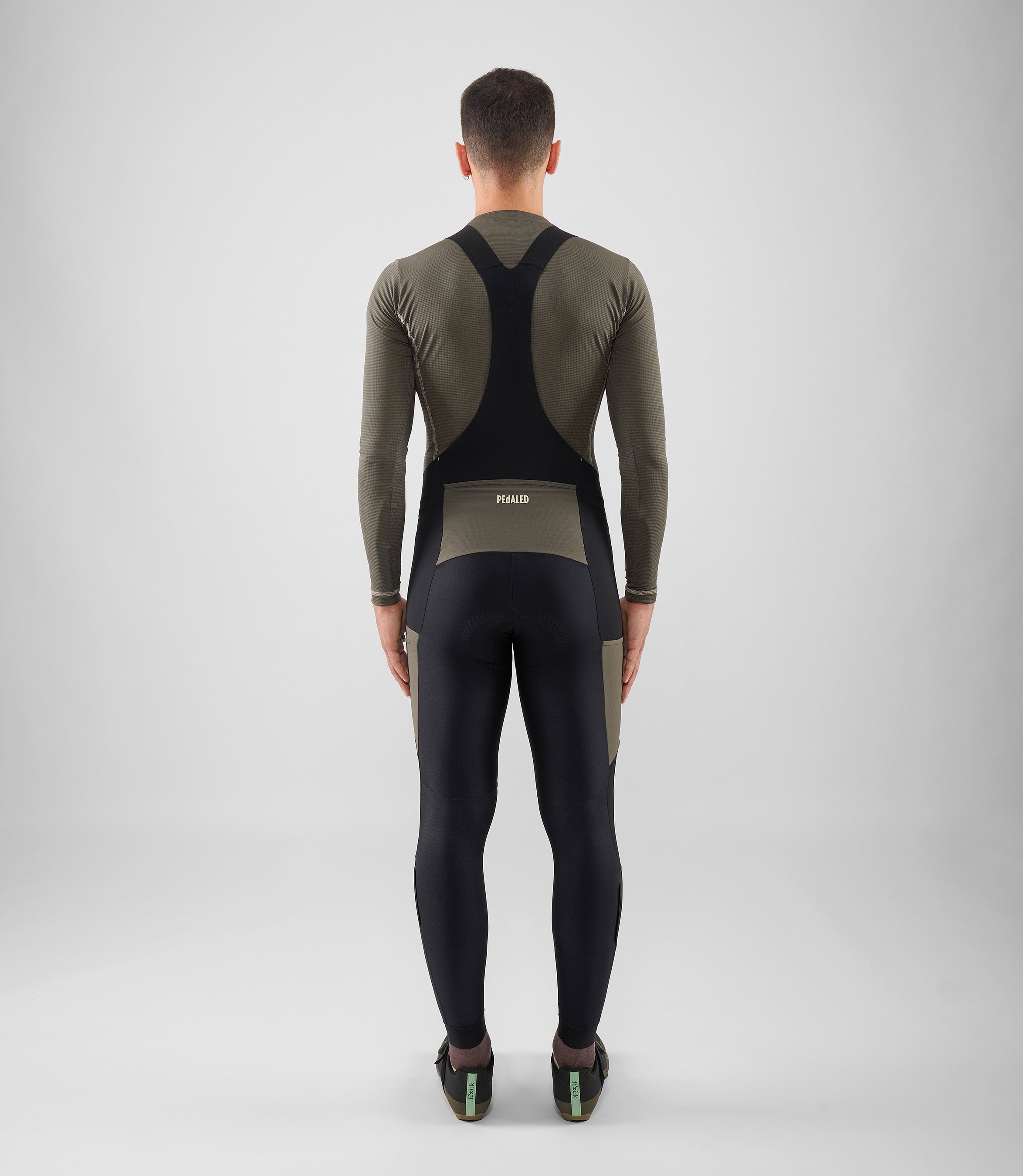 25WWTOD00PE_4_men cycling cargo bib tight black odyssey 2024 total body back pedaled